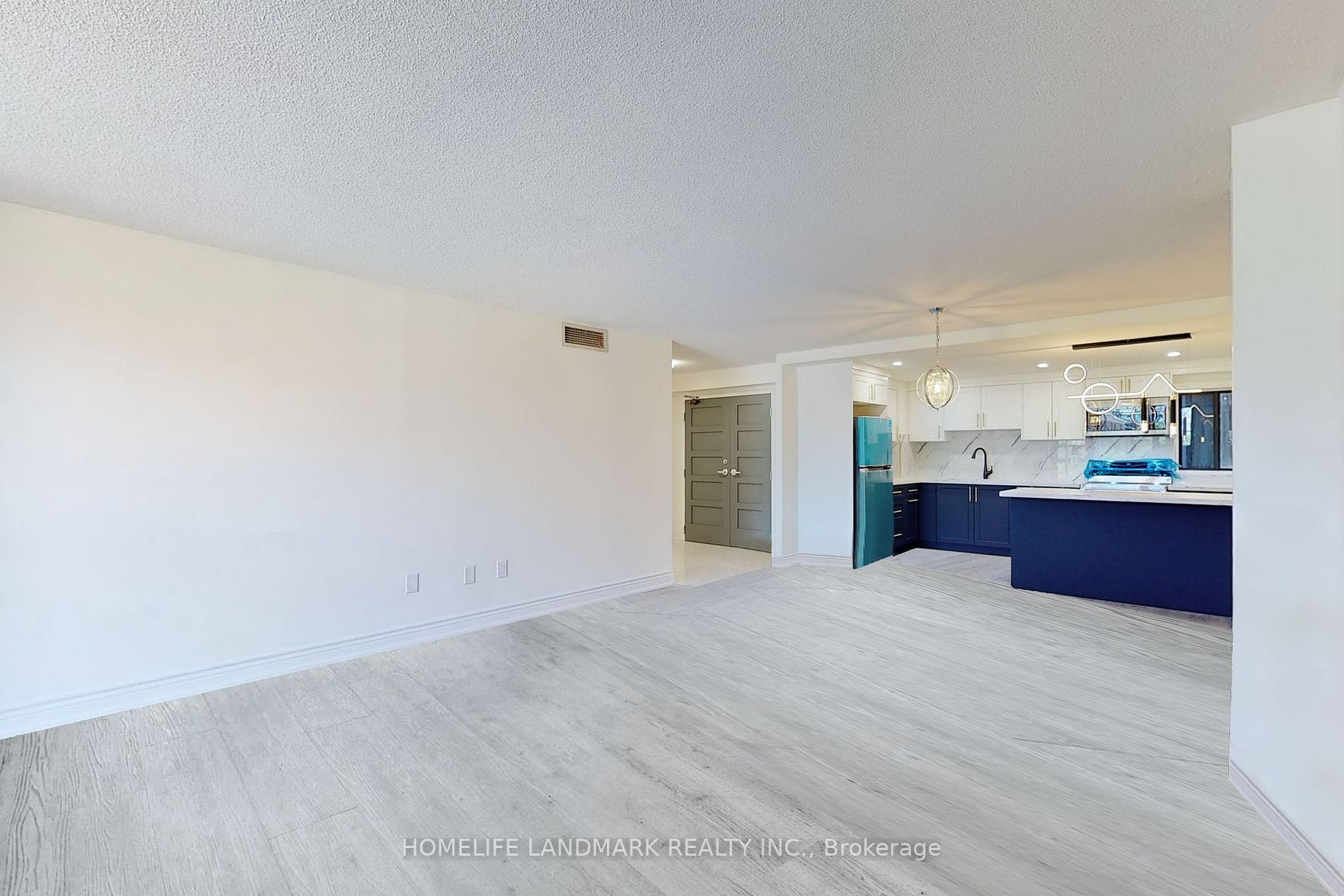 188 Spadina Ave, #303