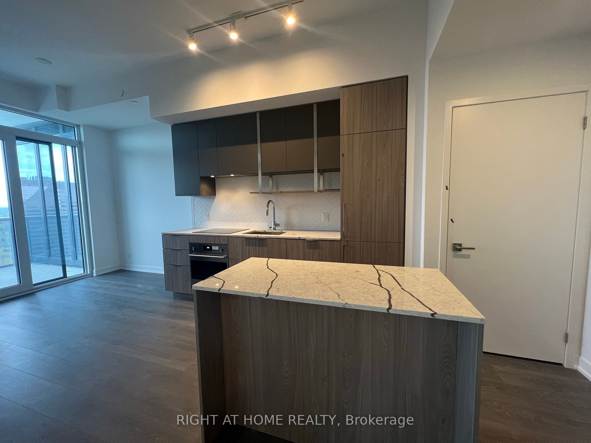 15 Holmes Avenue, #2407