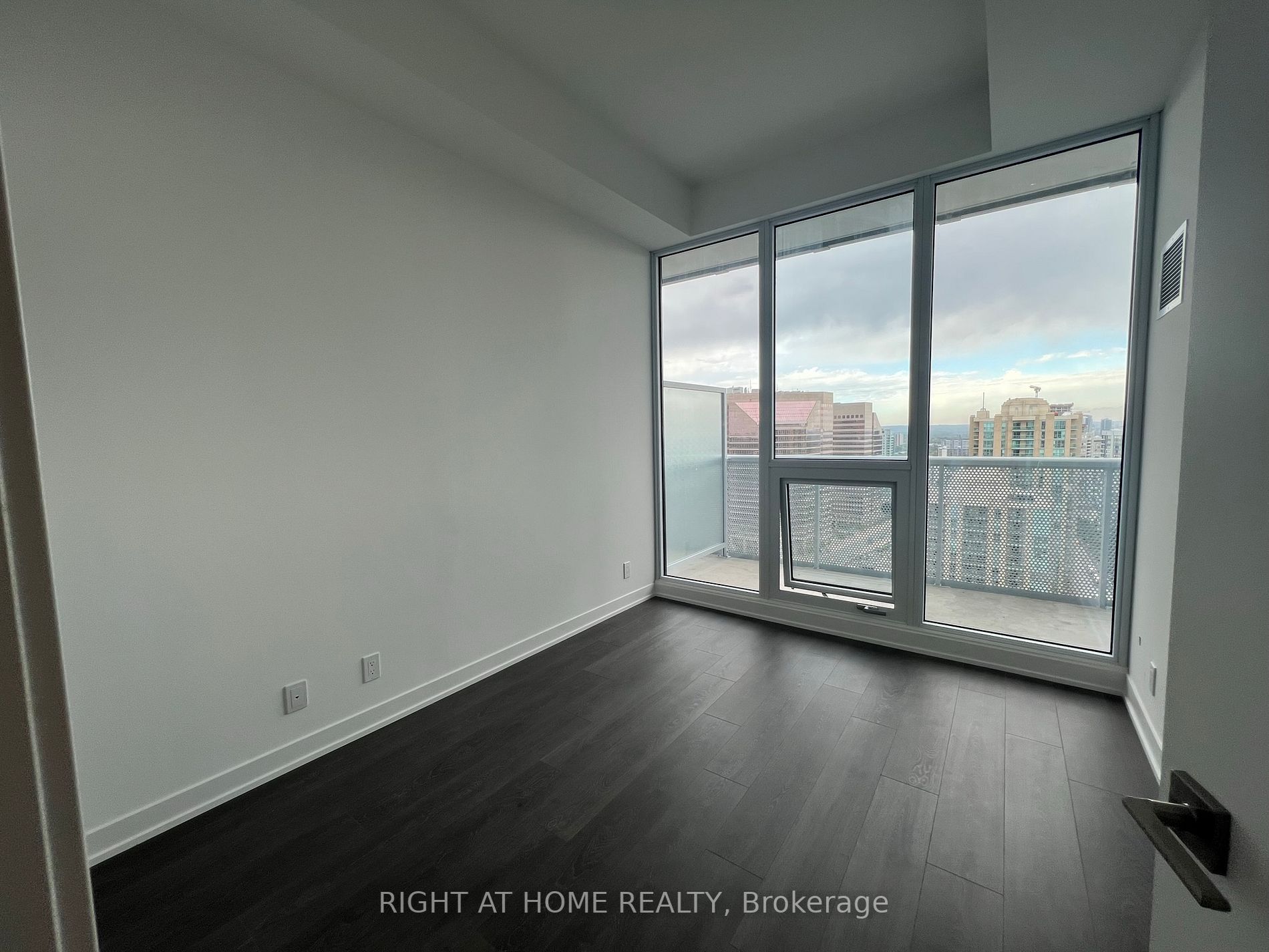 15 Holmes Avenue, #2407