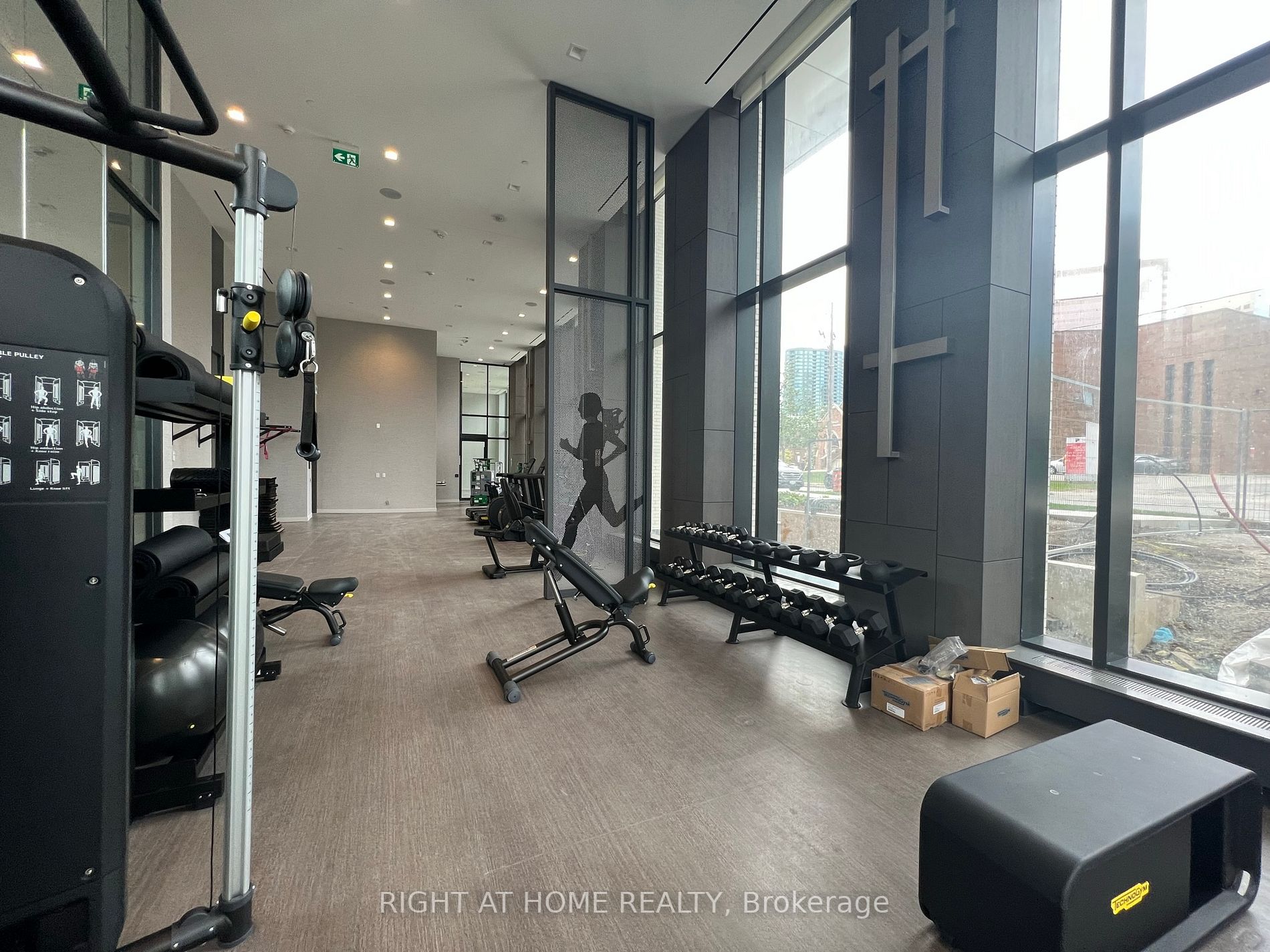 15 Holmes Avenue, #2407