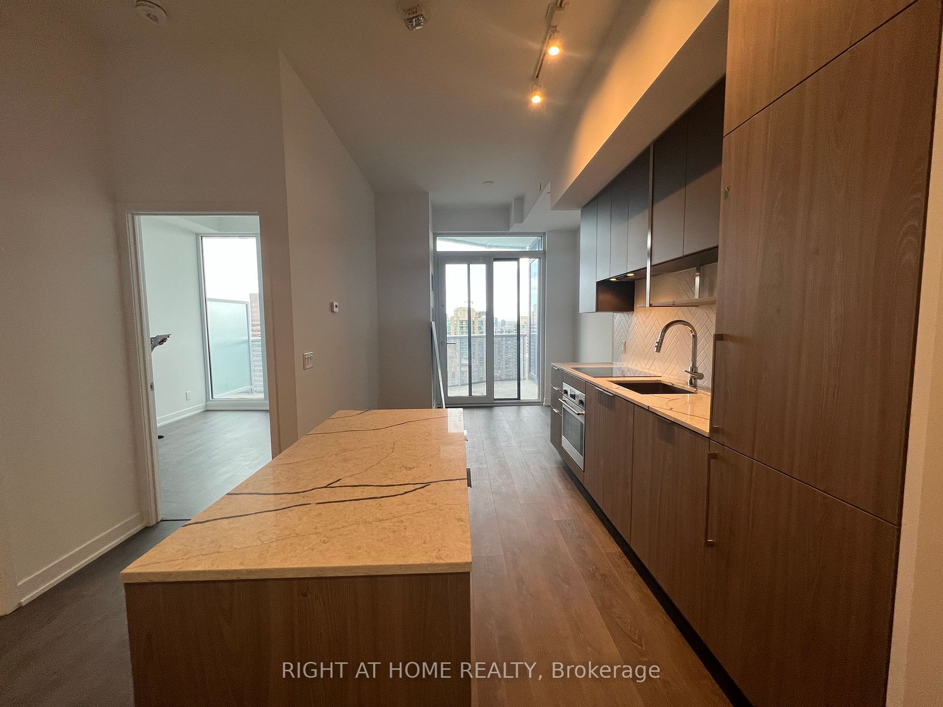 15 Holmes Avenue, #2407