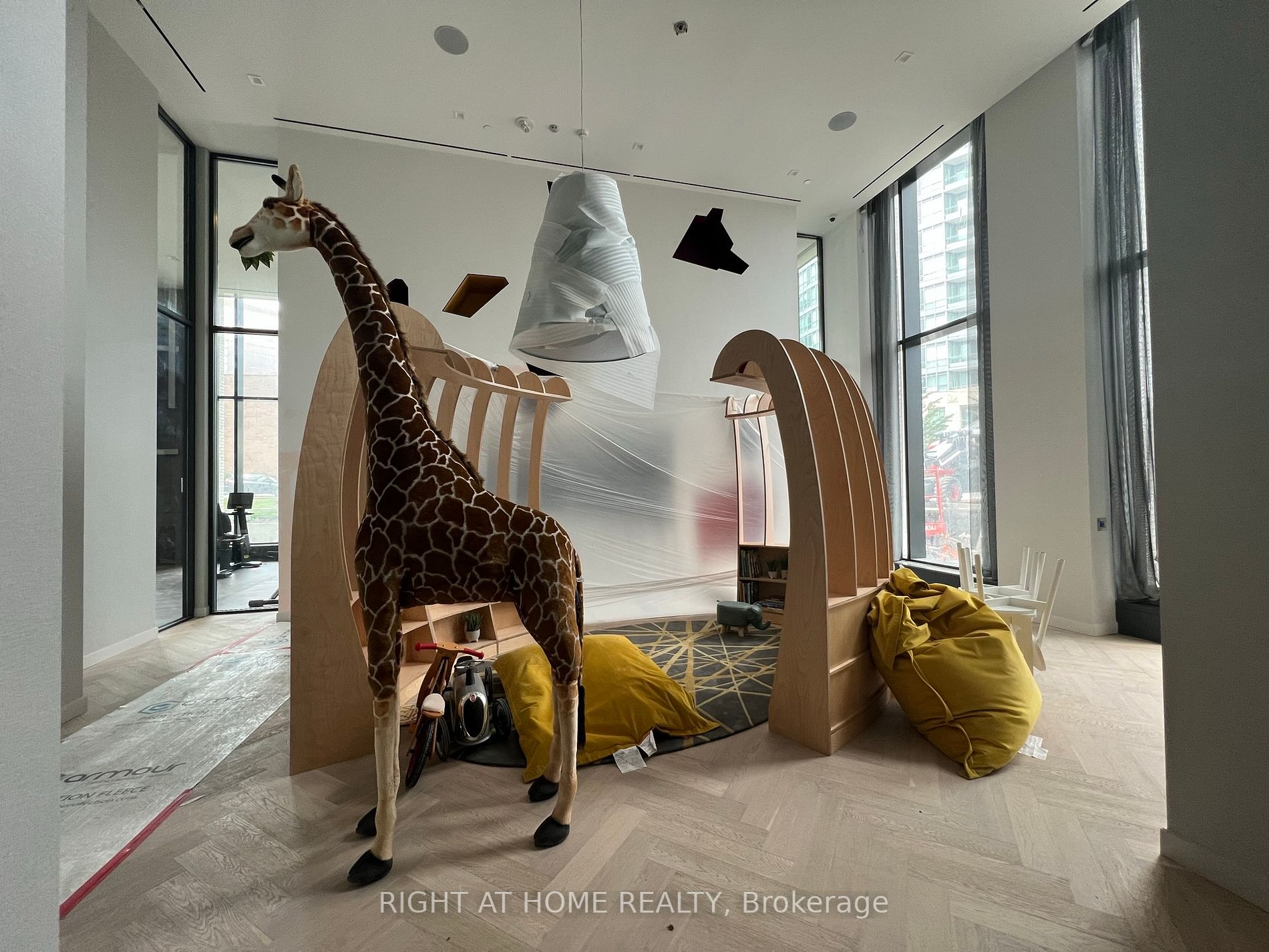 15 Holmes Avenue, #2407