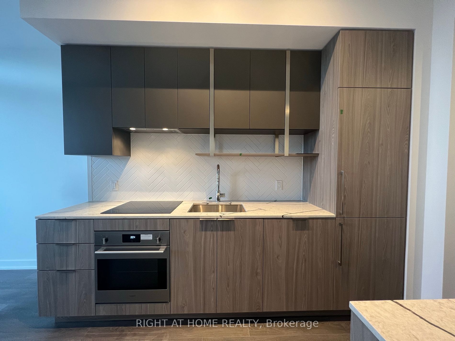 15 Holmes Avenue, #2407