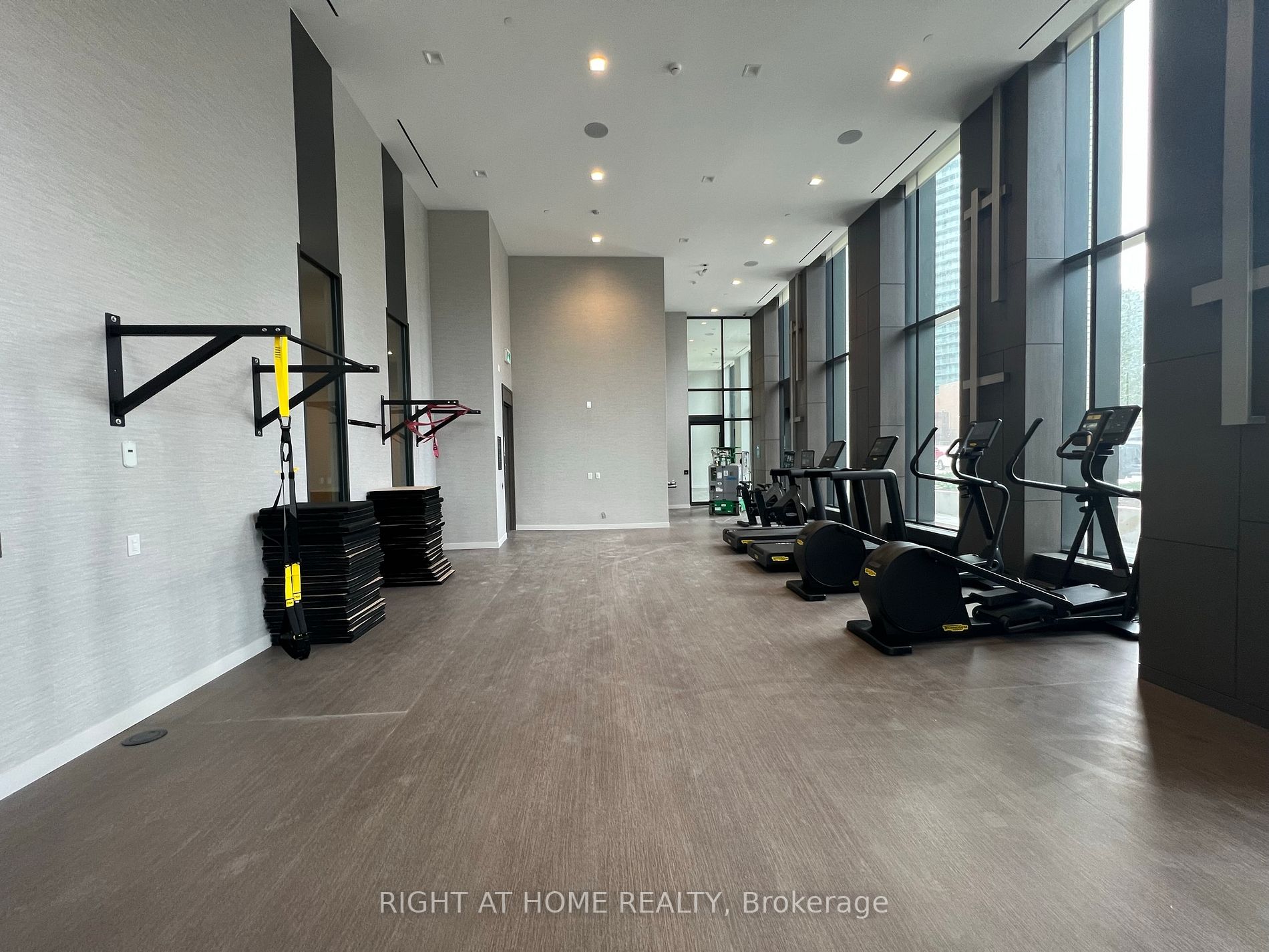 15 Holmes Avenue, #2407
