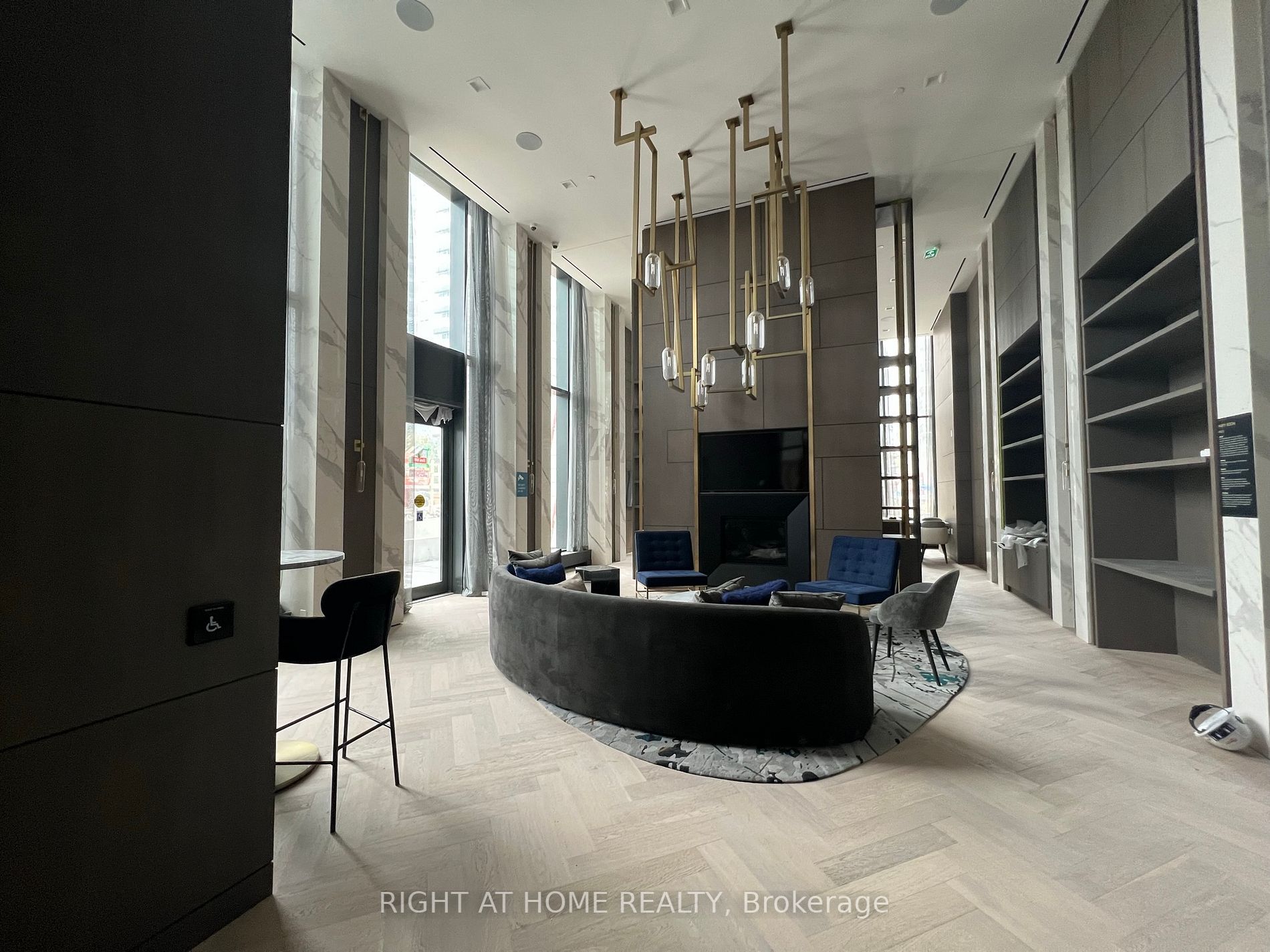 15 Holmes Avenue, #2407