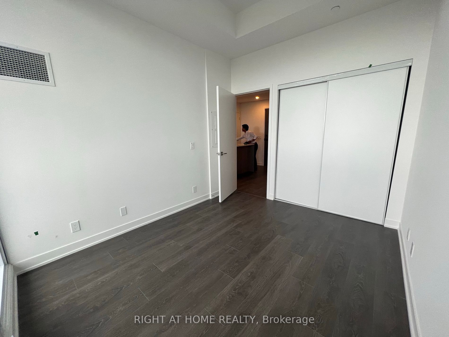 15 Holmes Avenue, #2407