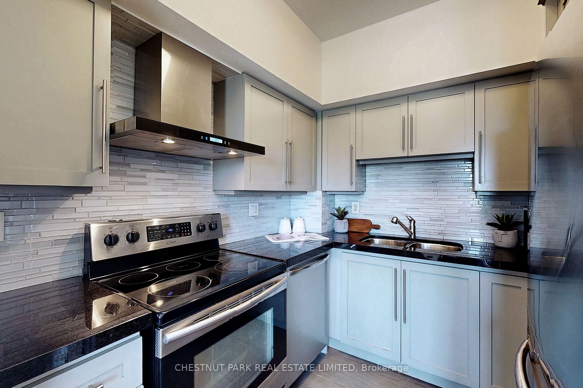 120 Lombard St, #702