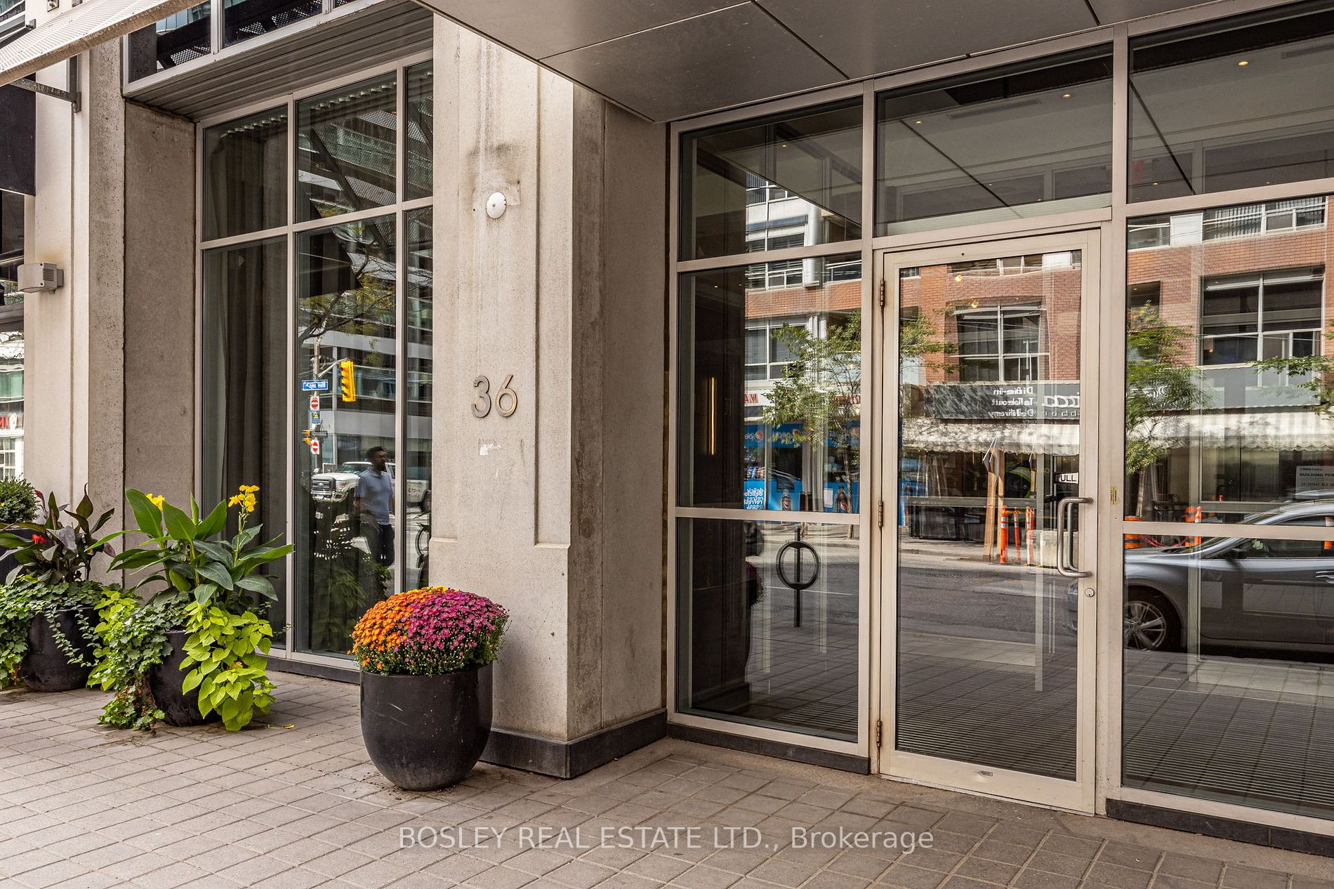 36 Blue Jays Way, #910