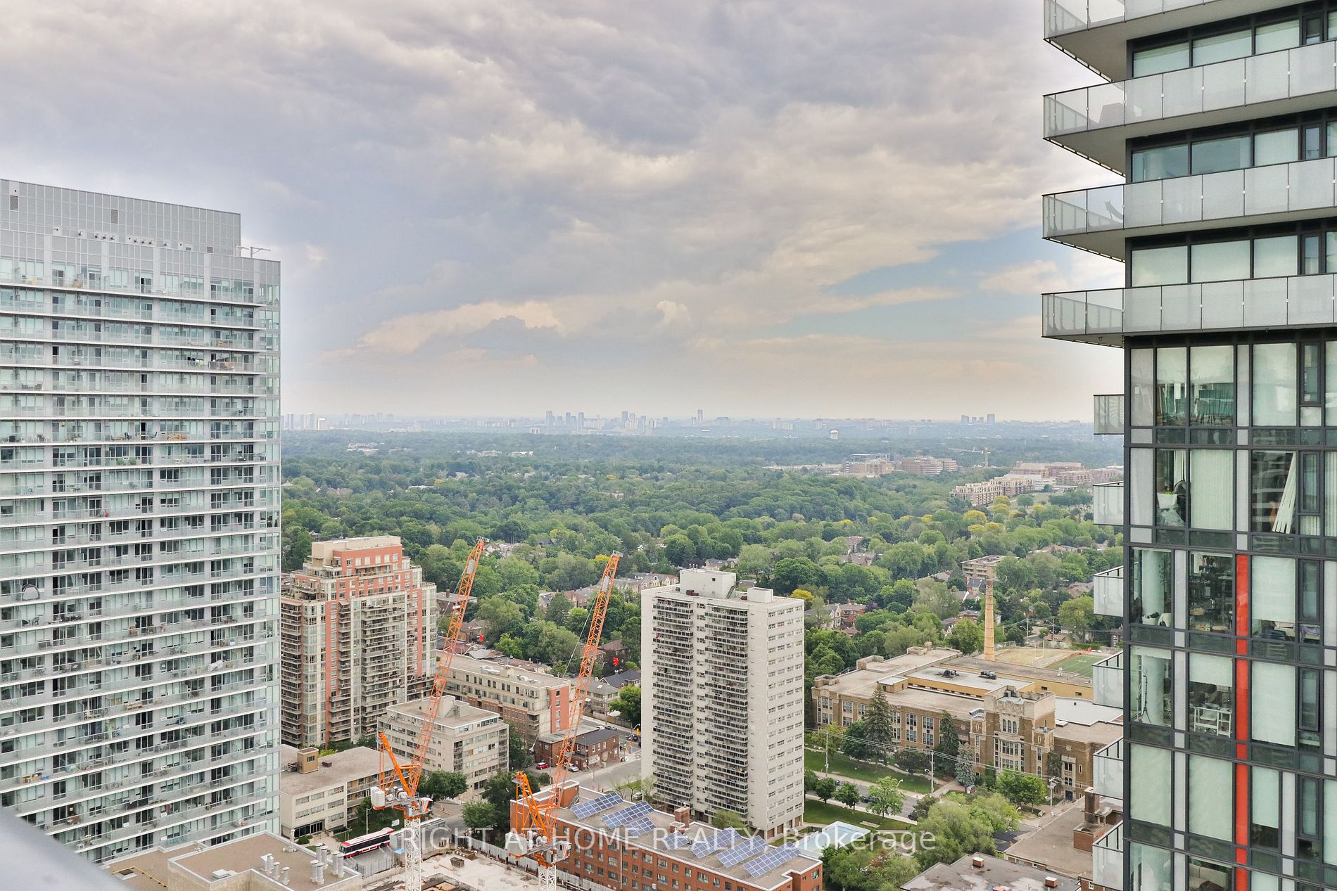 161 Roehampton Ave, #3205