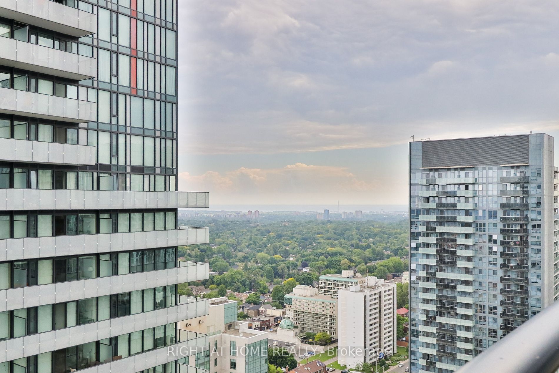 161 Roehampton Ave, #3205