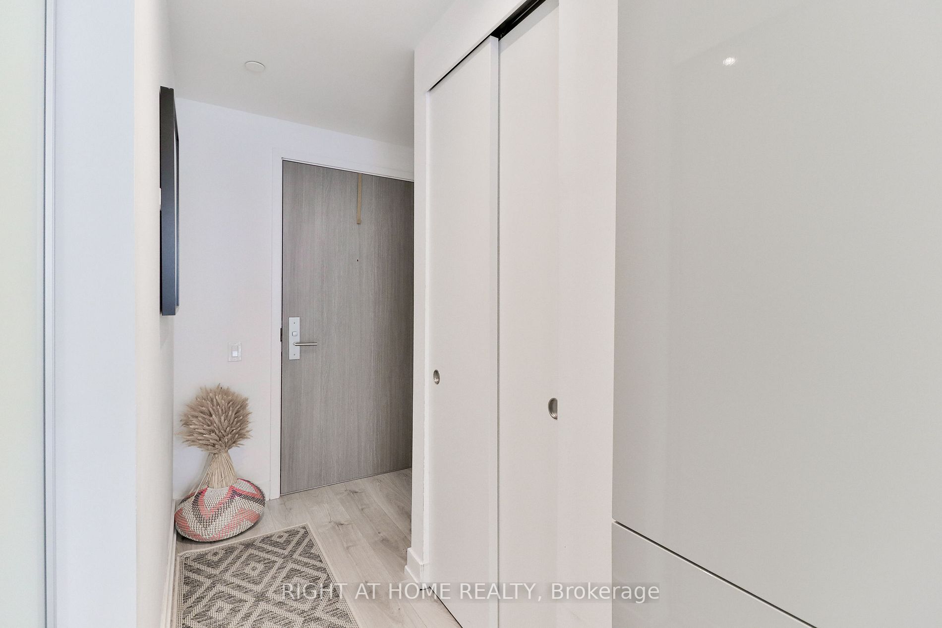 161 Roehampton Ave, #3205