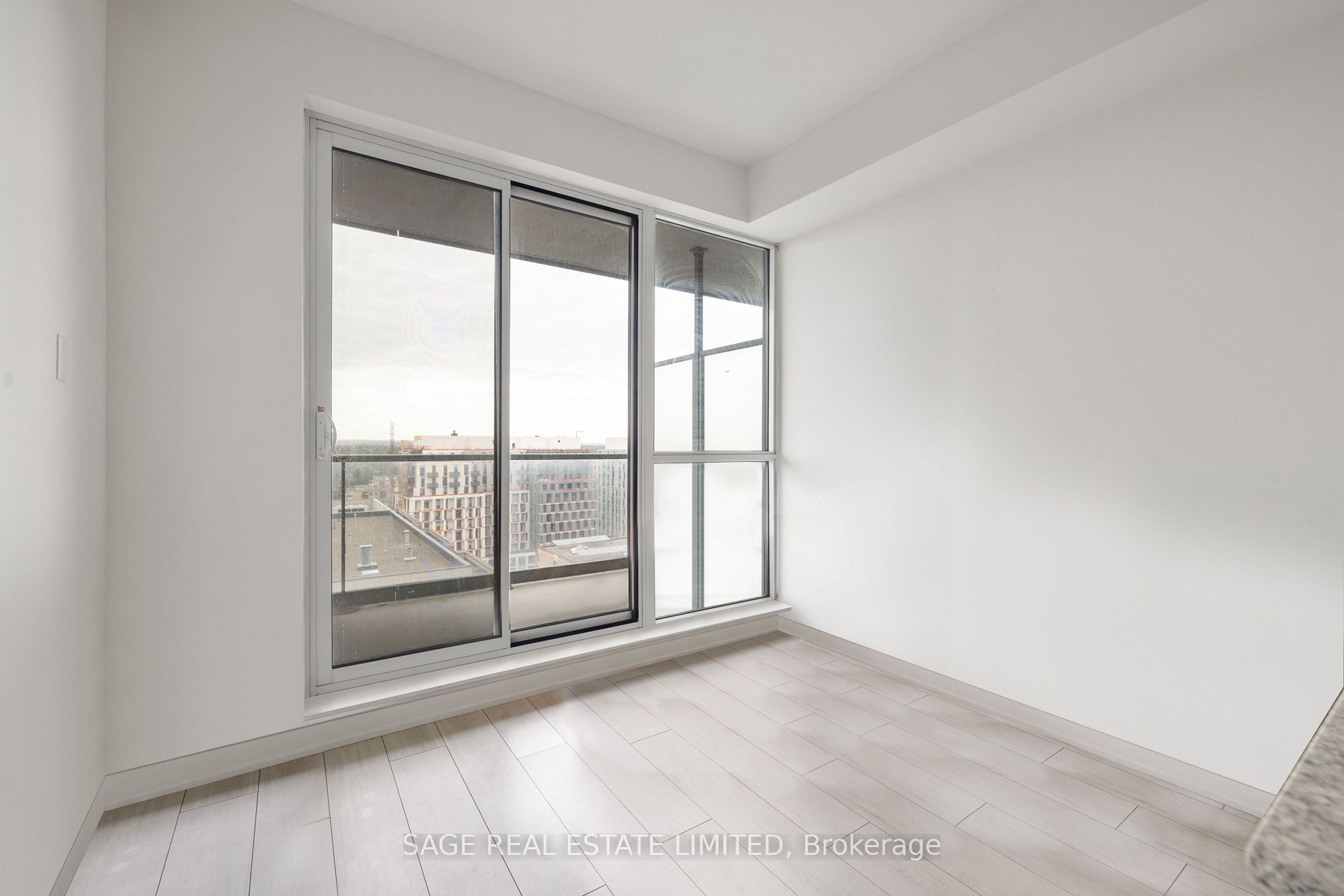 31 Tippett Rd, #1305