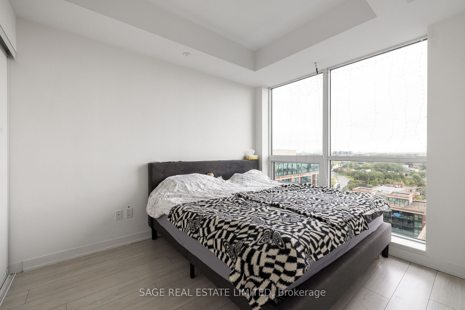 31 Tippett Rd, #1305