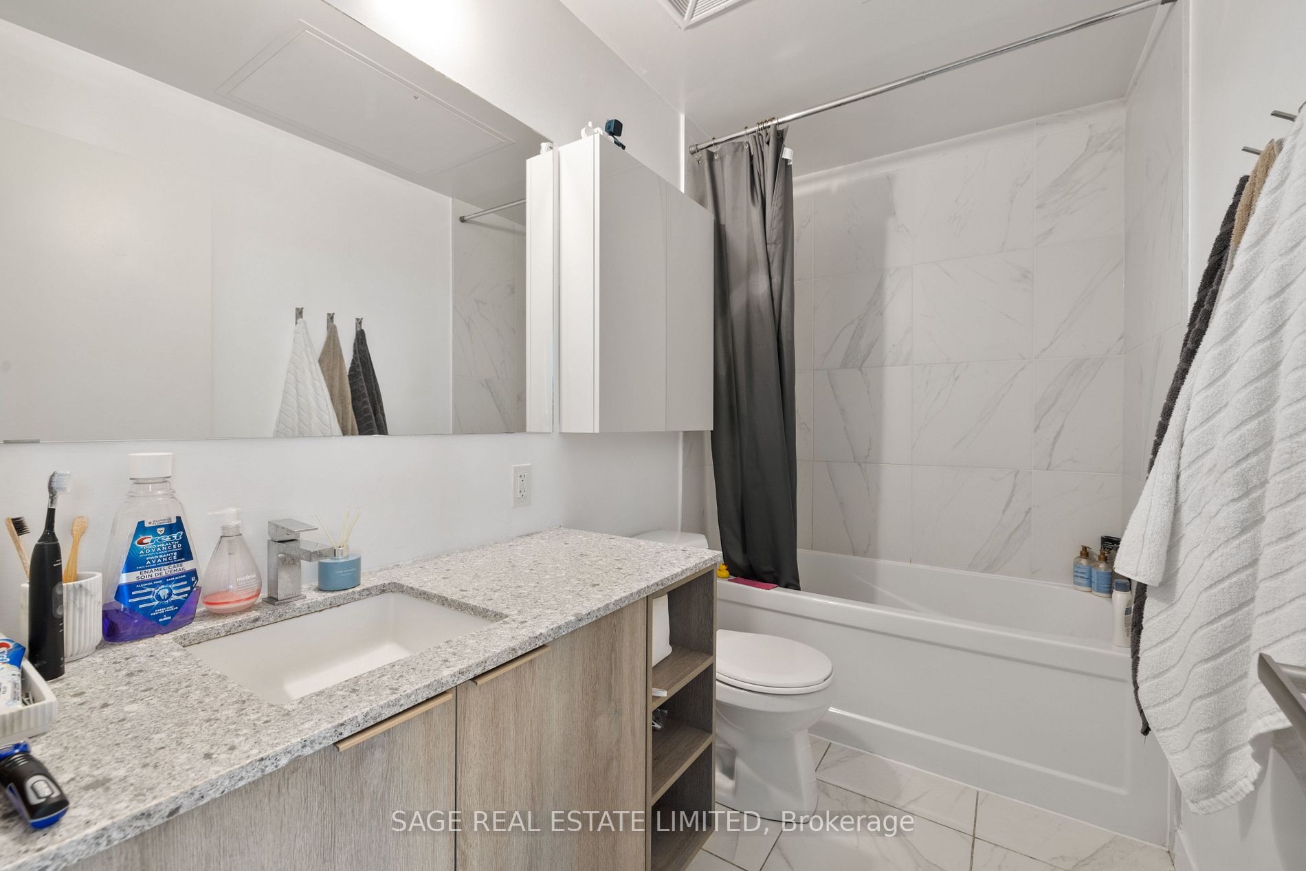 31 Tippett Rd, #1305