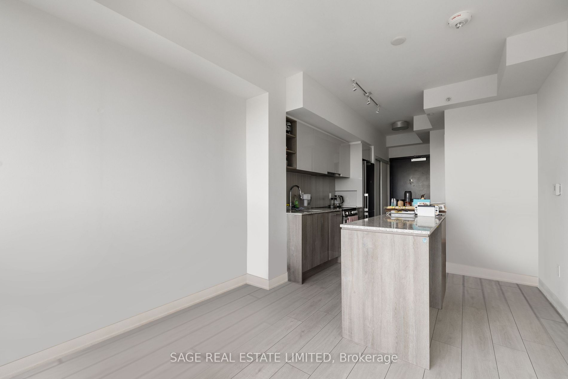 31 Tippett Rd, #1305