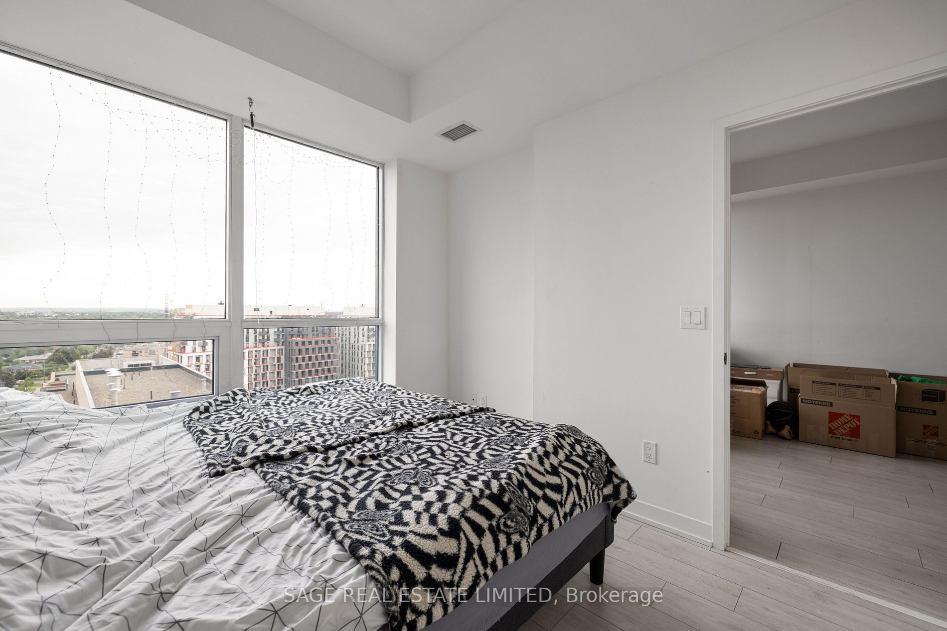 31 Tippett Rd, #1305