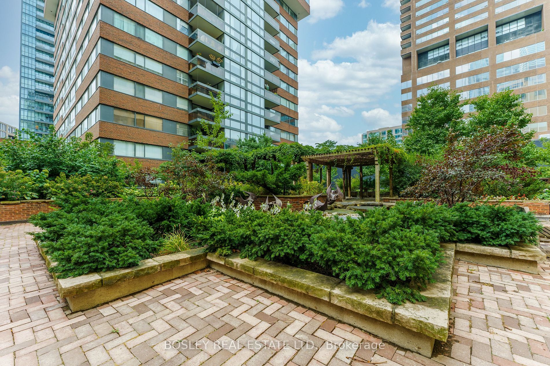 900 Yonge St, #1202