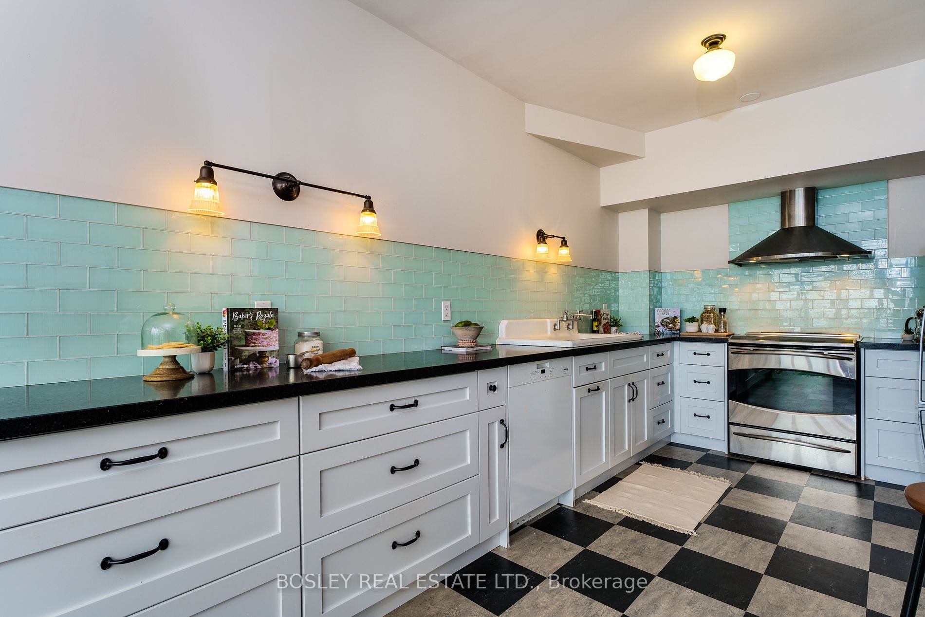 900 Yonge St, #1202
