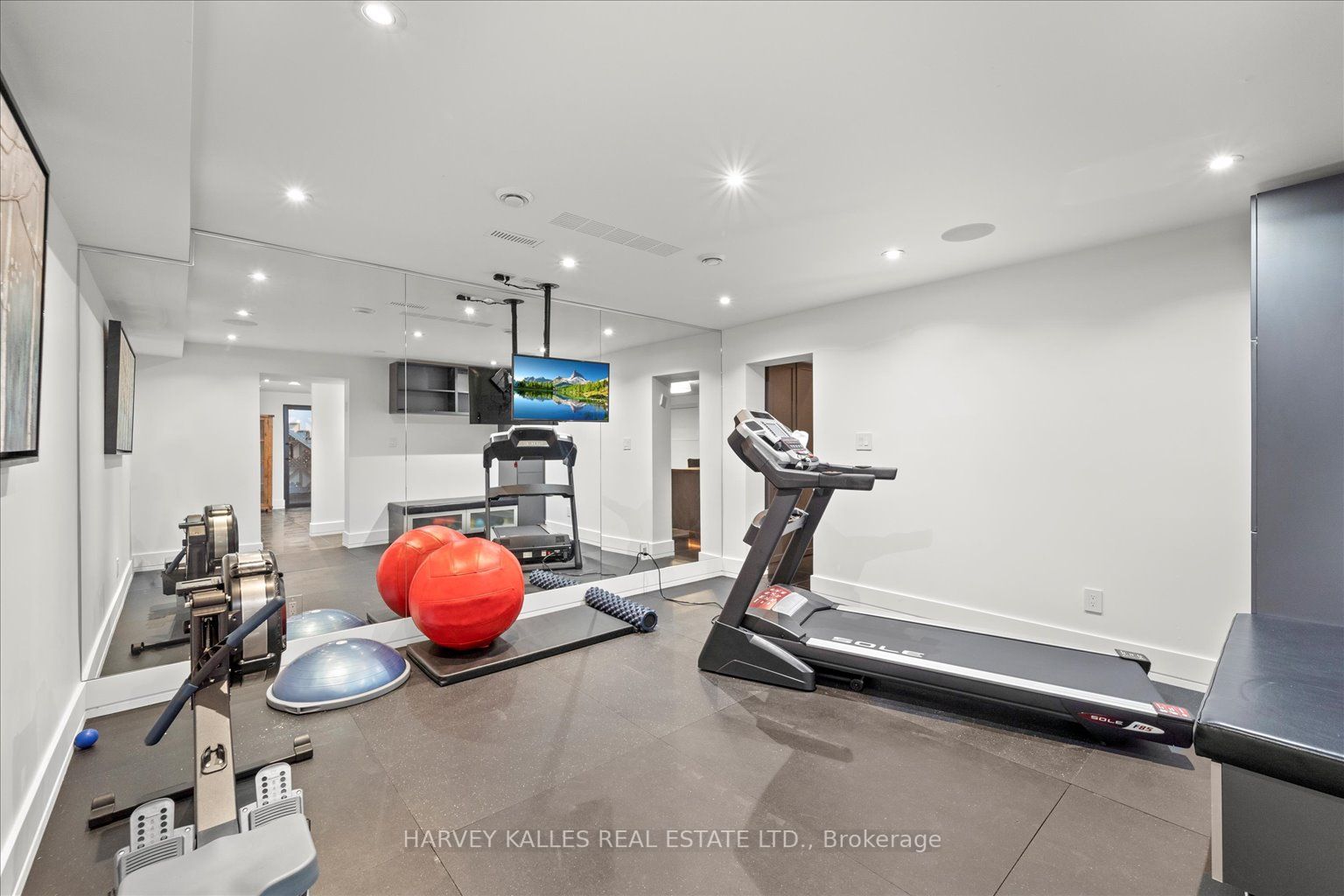 76 Ridelle Ave