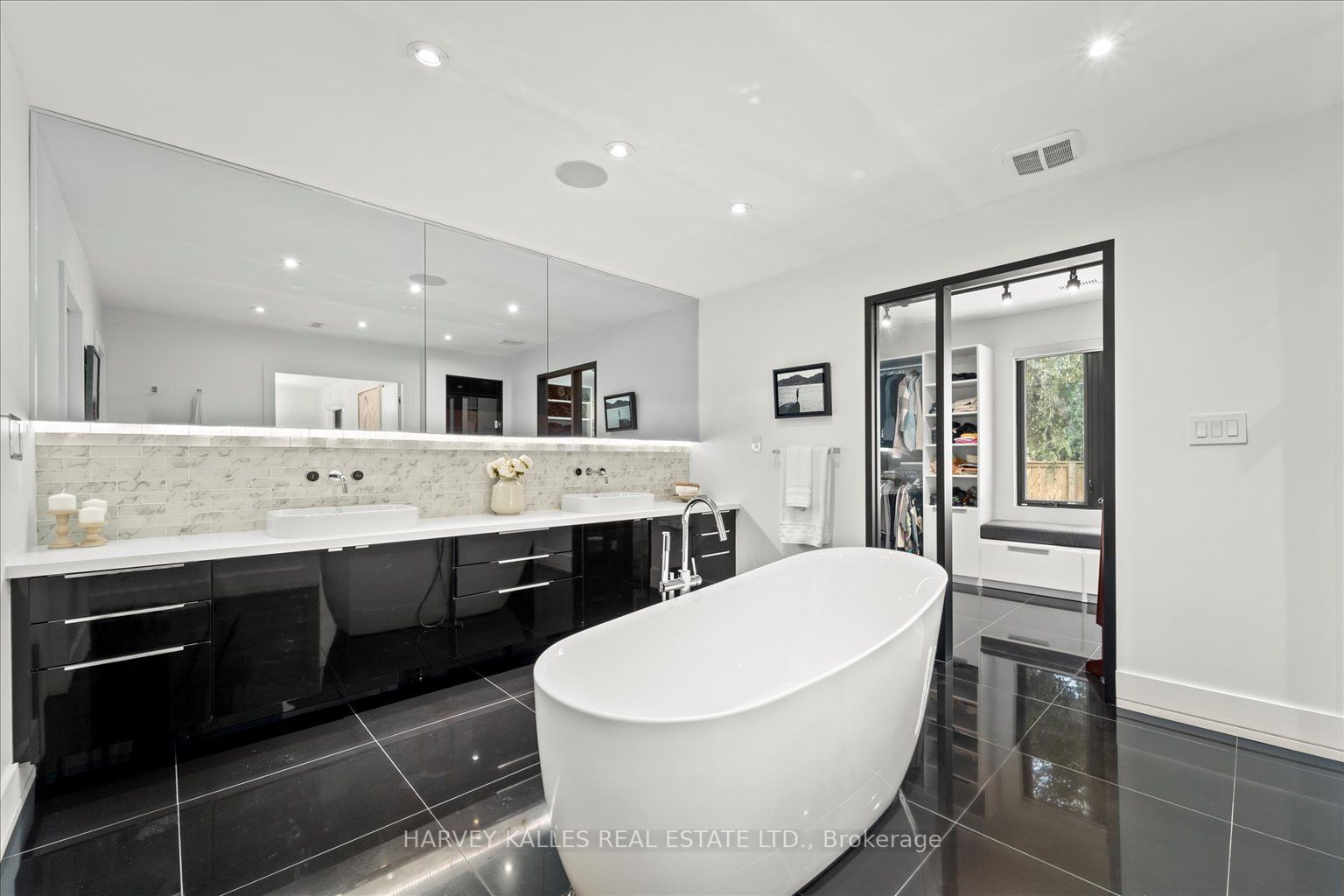 76 Ridelle Ave