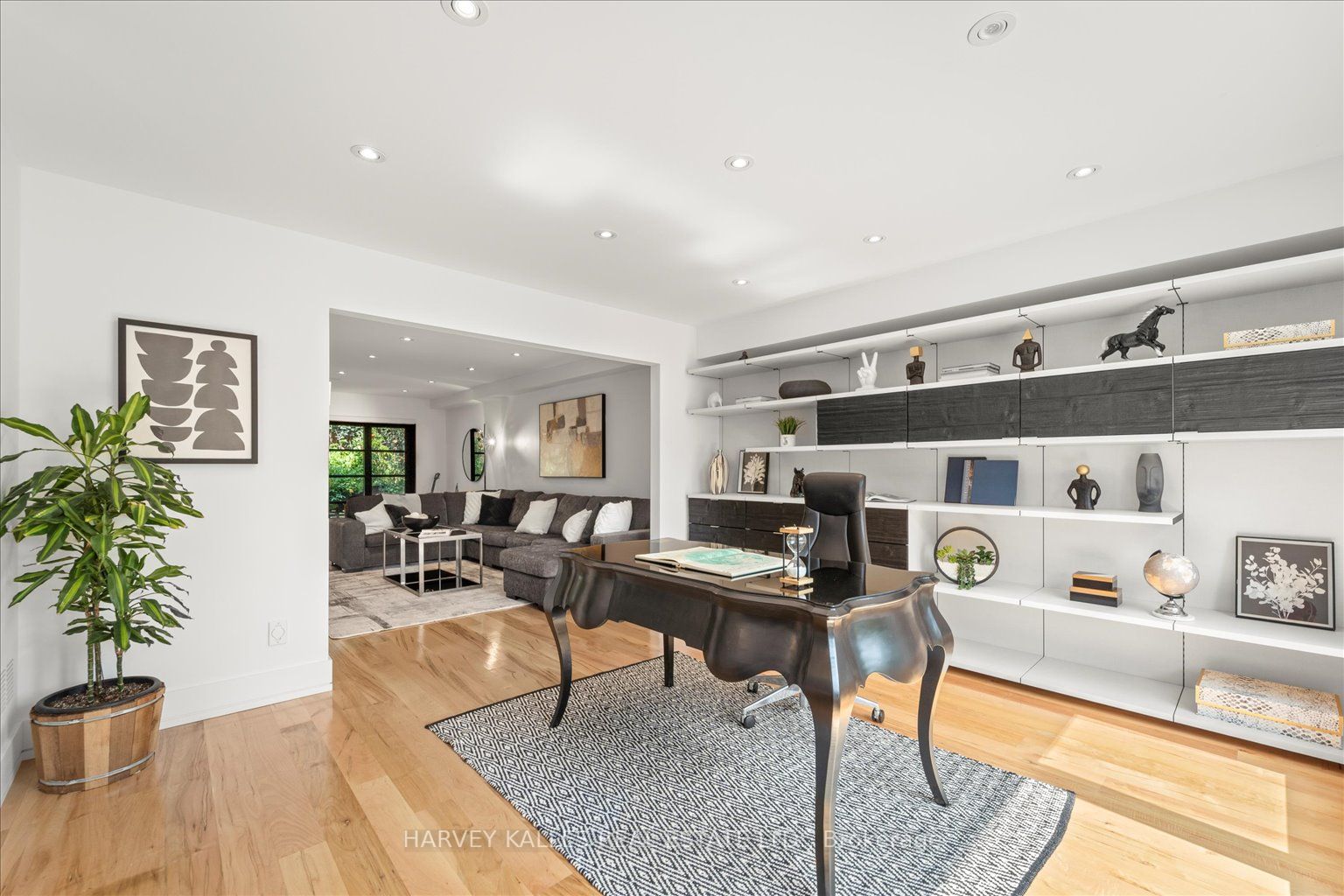 76 Ridelle Ave