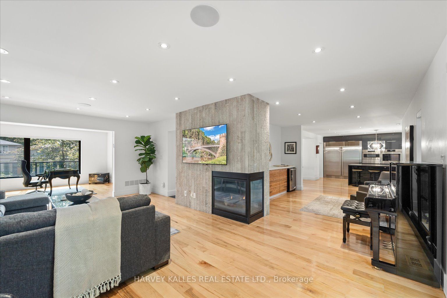 76 Ridelle Ave