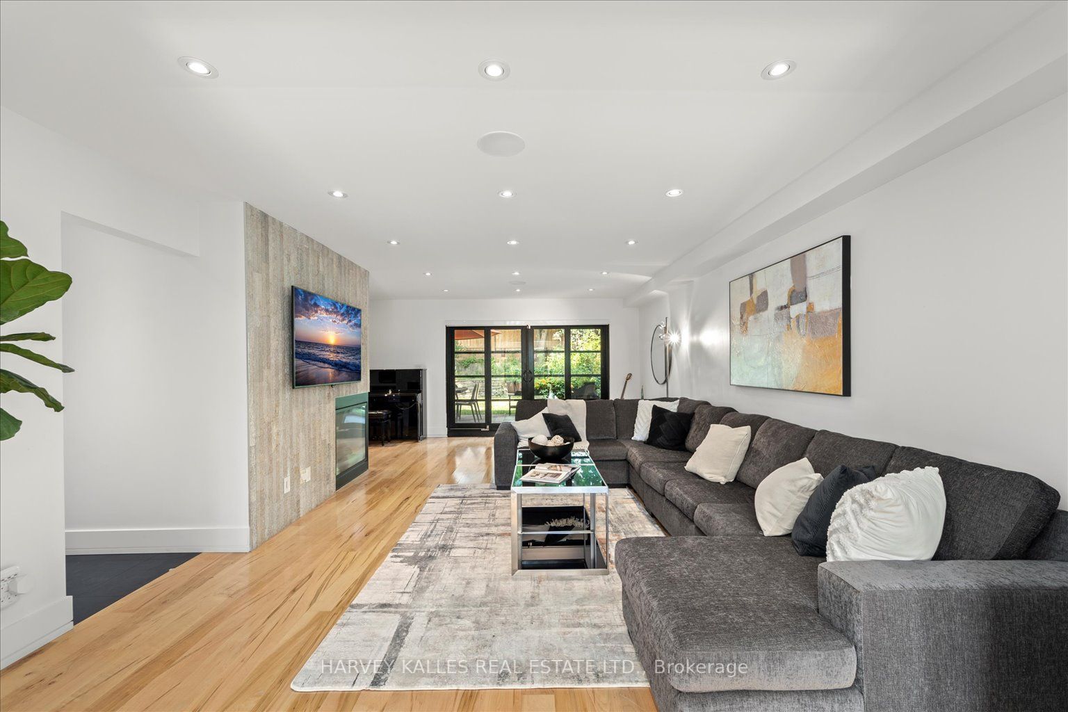 76 Ridelle Ave