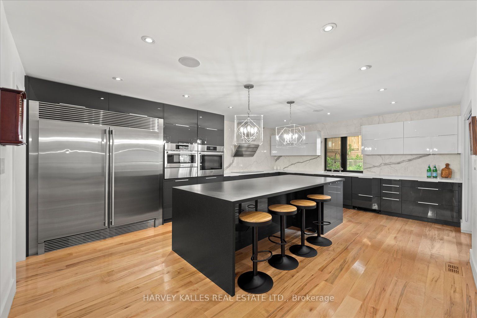 76 Ridelle Ave