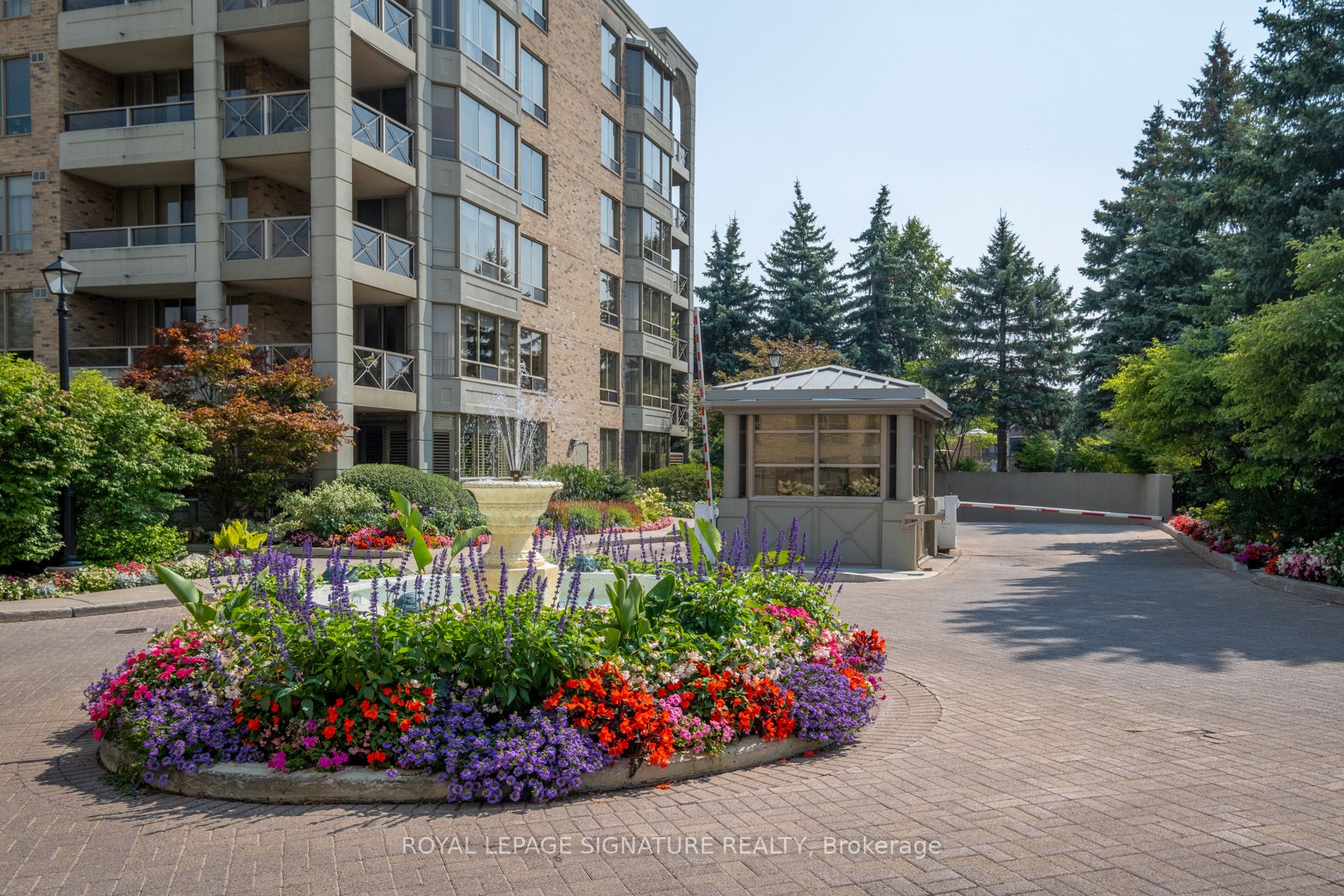215 The Donway W, #607
