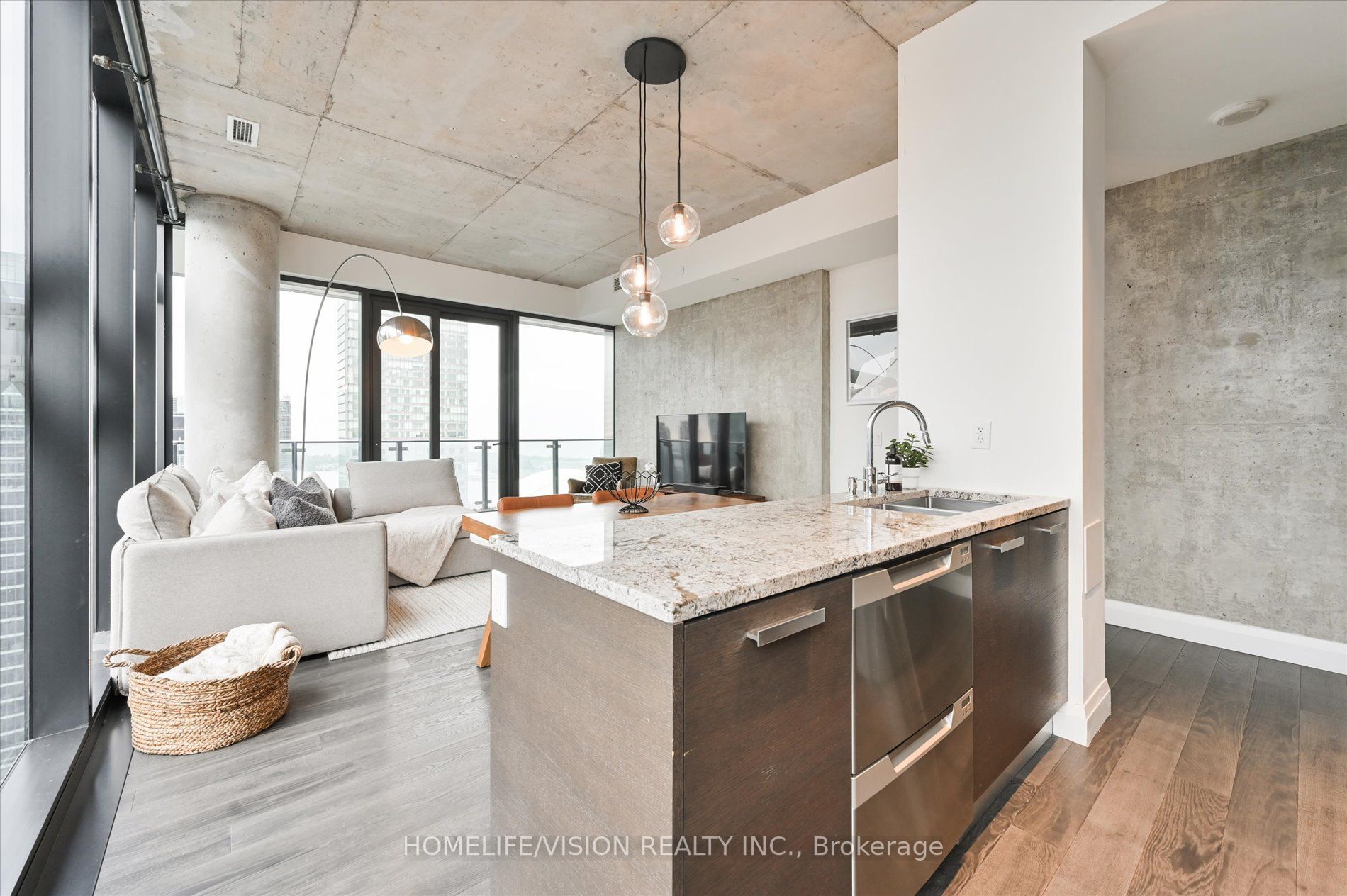 224 King St W, #4103