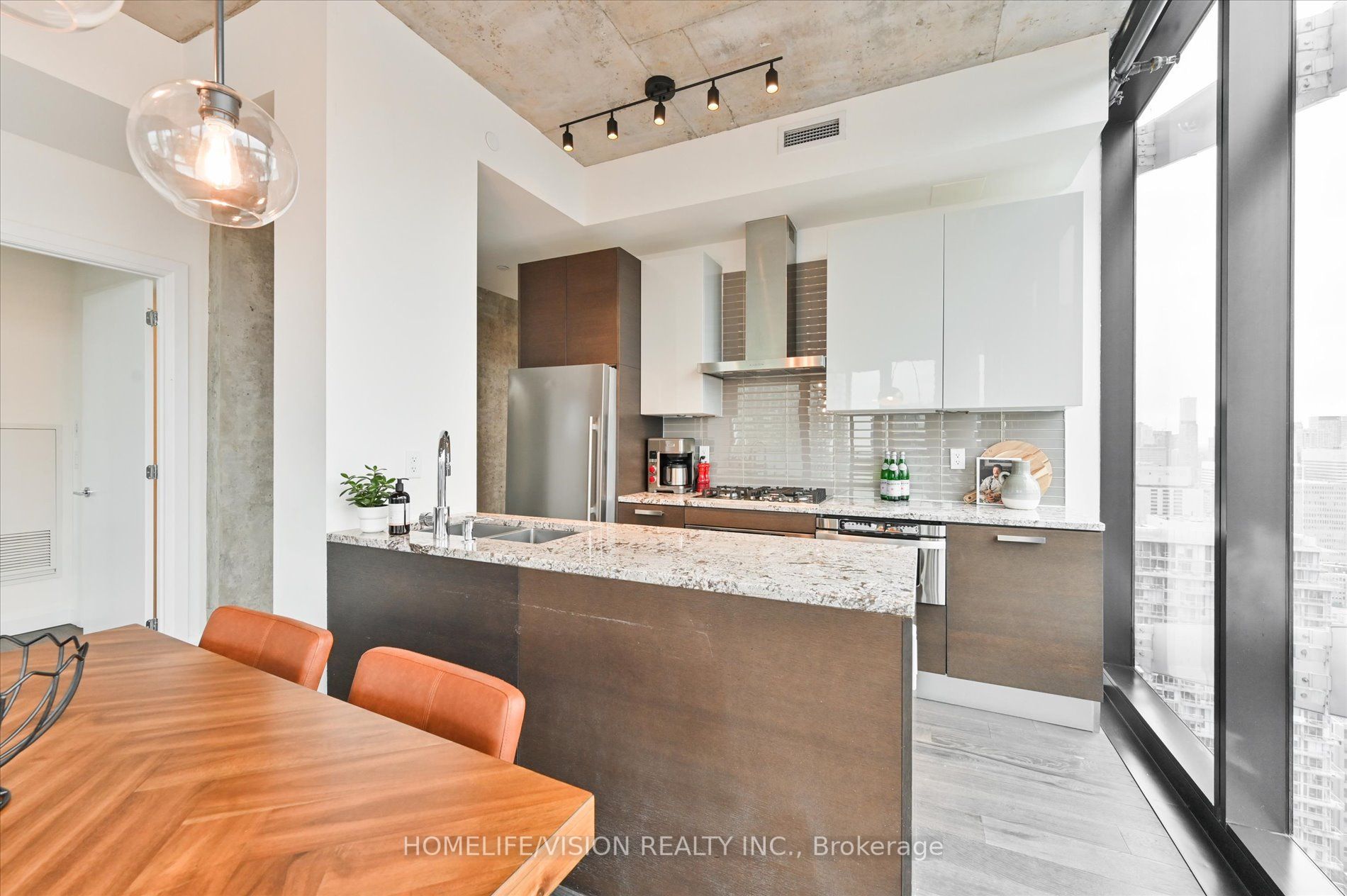 224 King St W, #4103