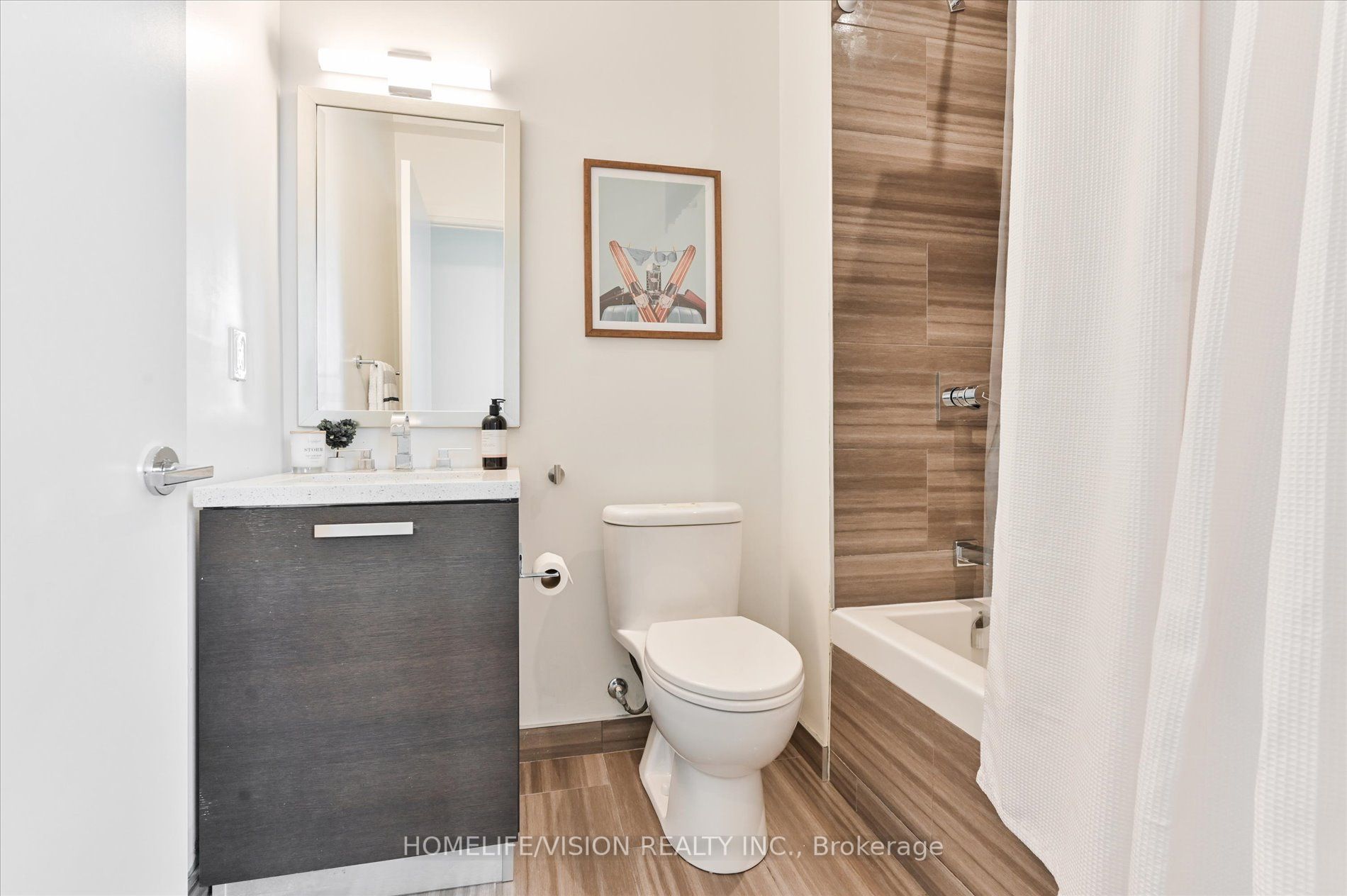 224 King St W, #4103