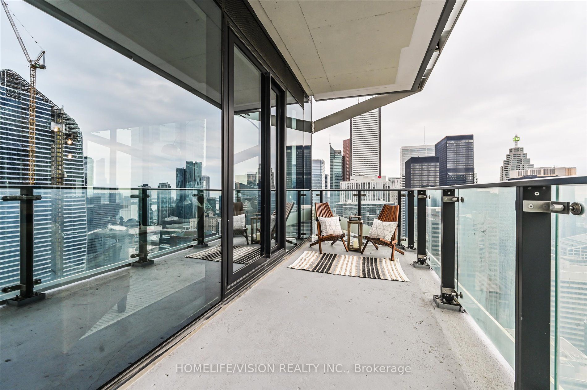 224 King St W, #4103