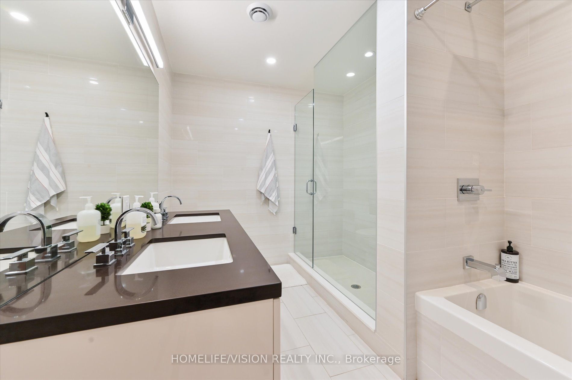 224 King St W, #4103