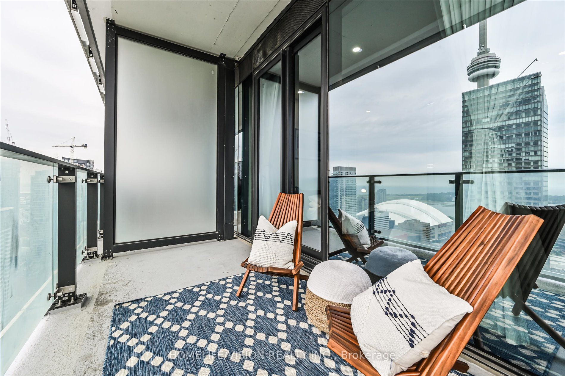 224 King St W, #4103