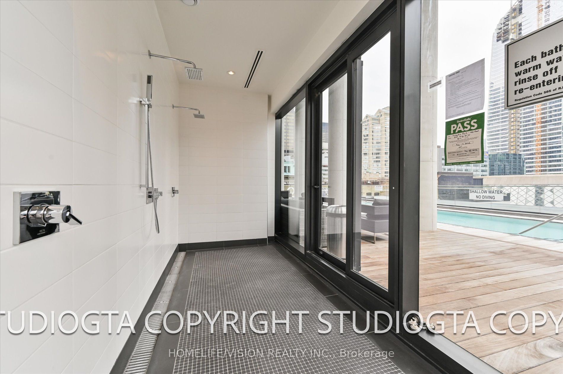 224 King St W, #4103