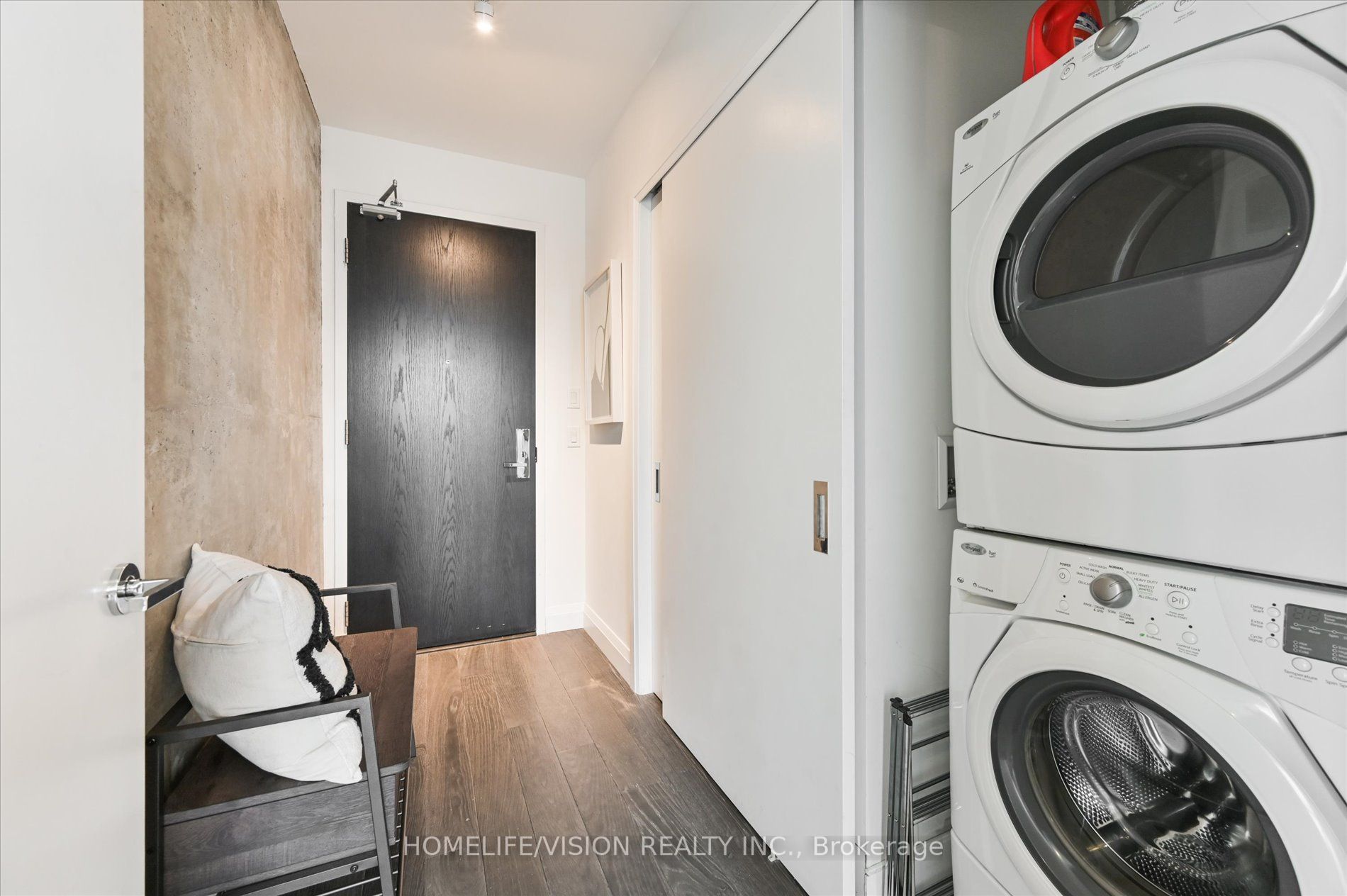 224 King St W, #4103