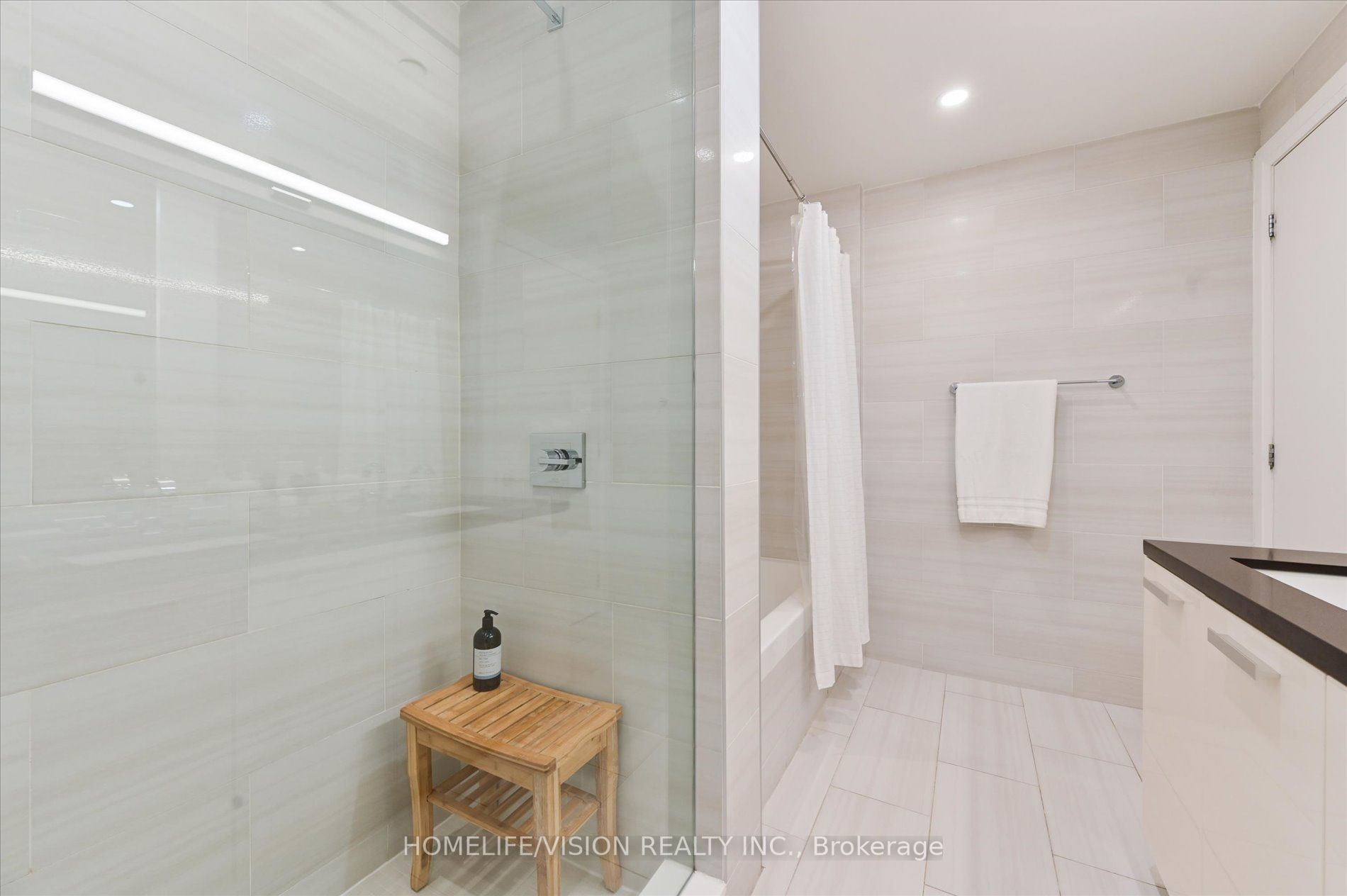 224 King St W, #4103
