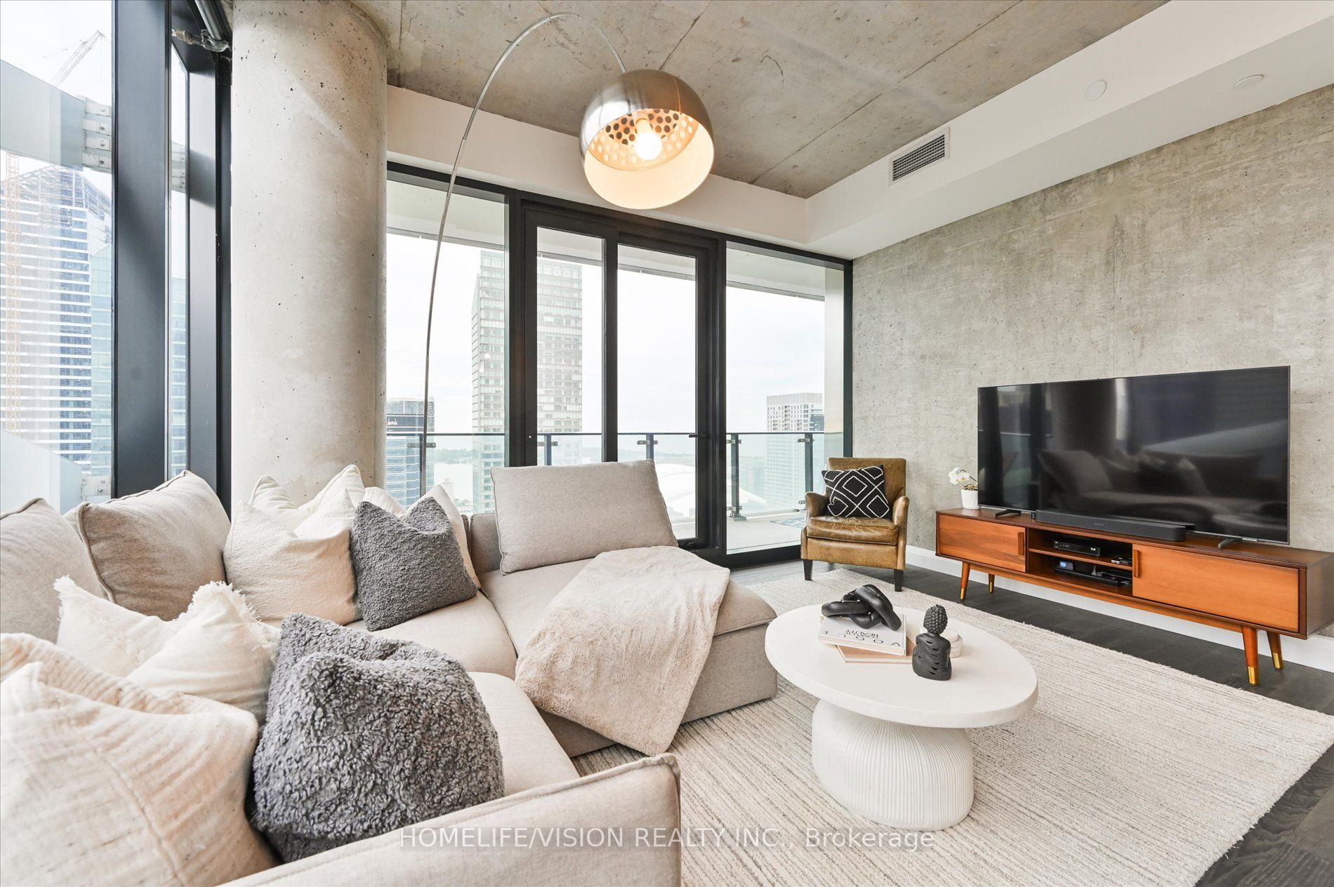 224 King St W, #4103
