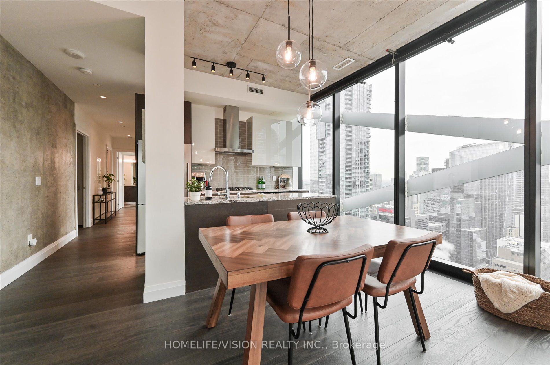 224 King St W, #4103