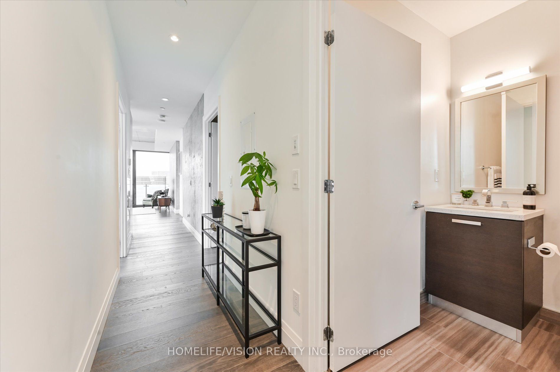 224 King St W, #4103
