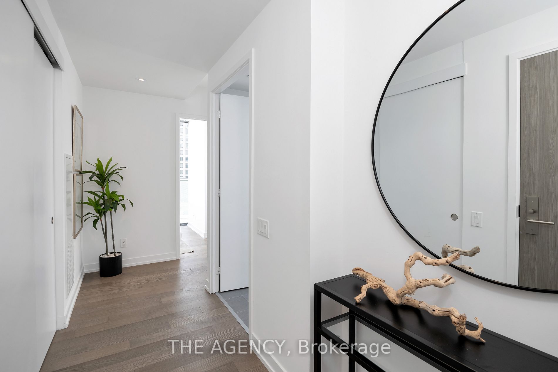 161 Roehampton Avenue, #804