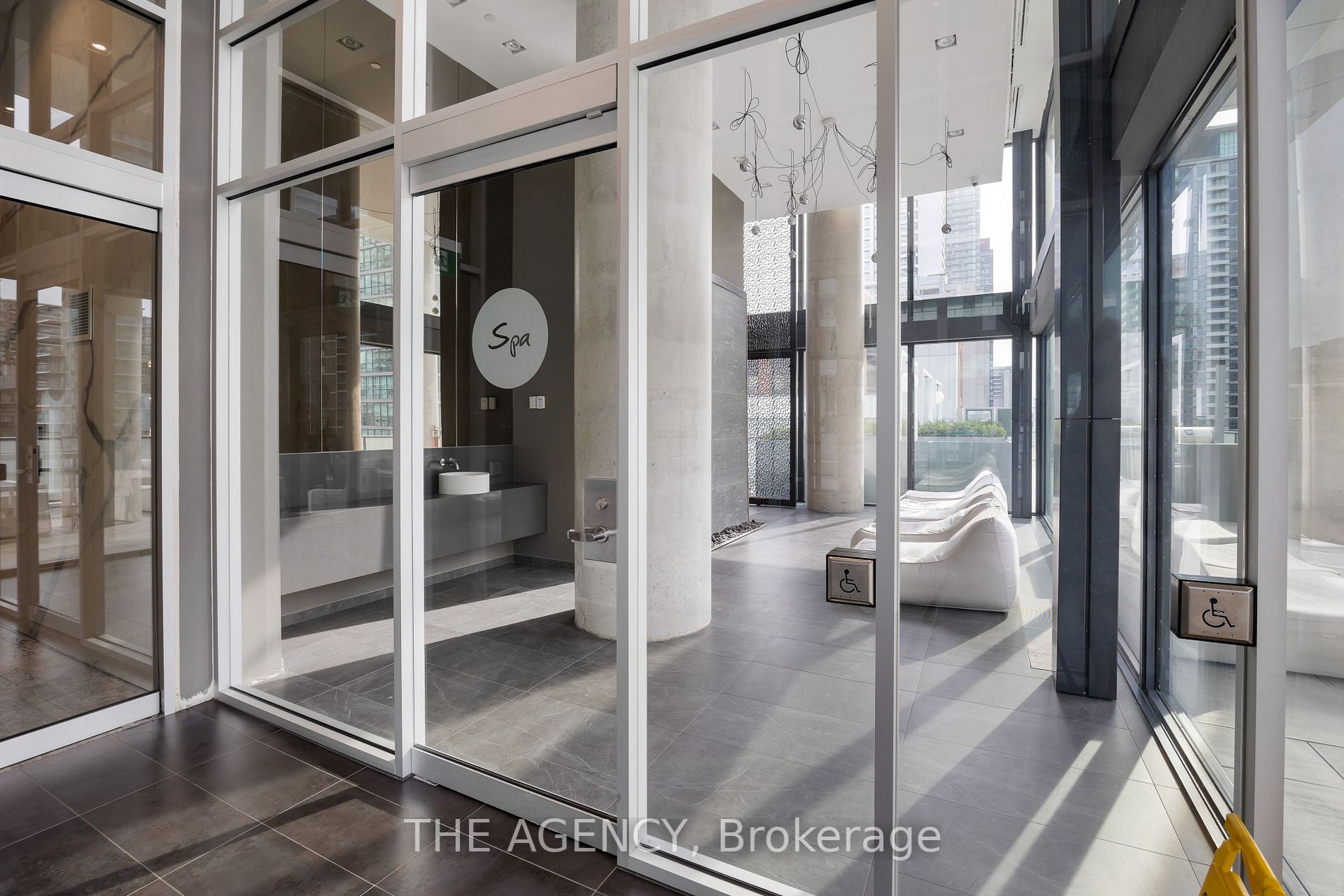 161 Roehampton Avenue, #804