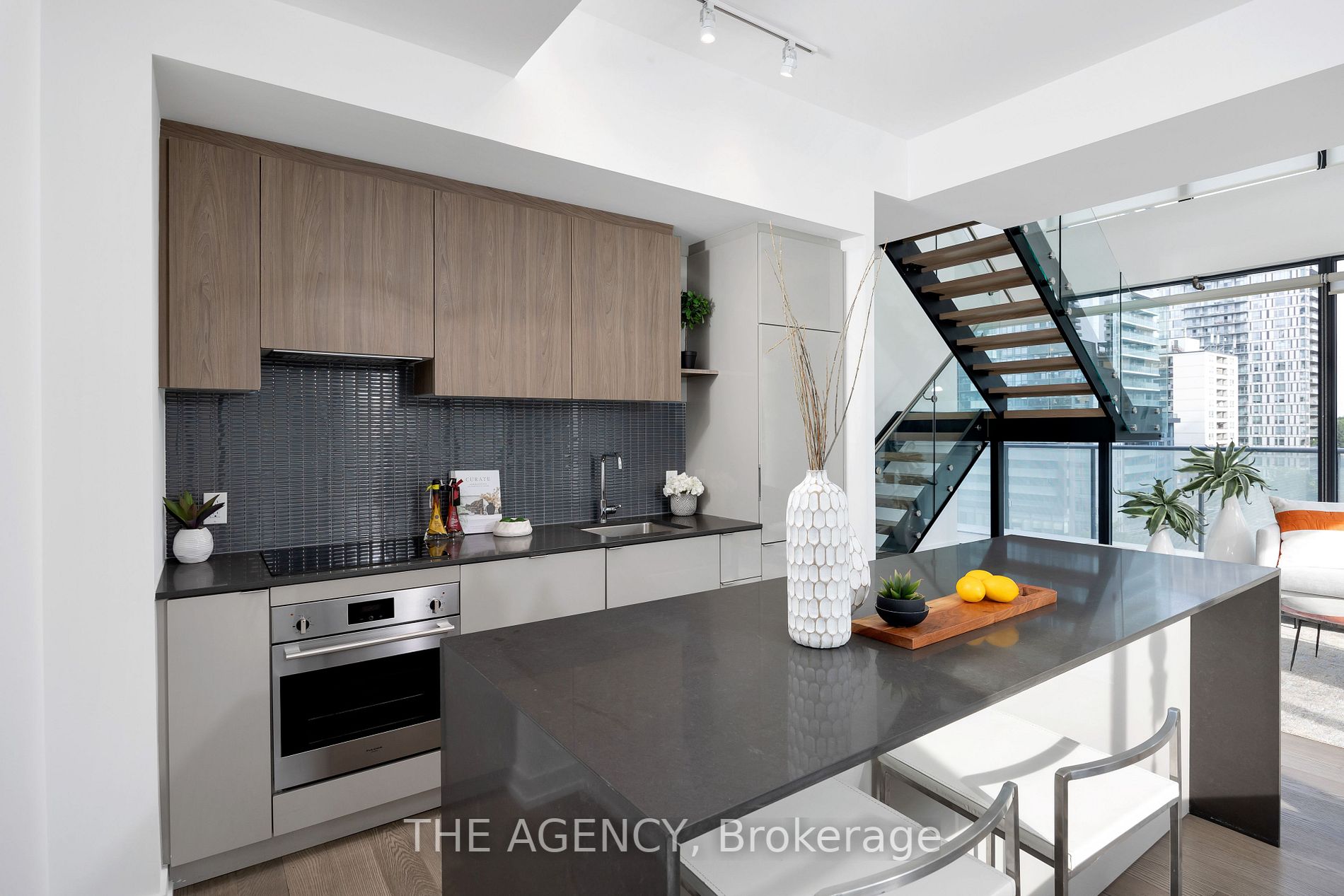 161 Roehampton Avenue, #804