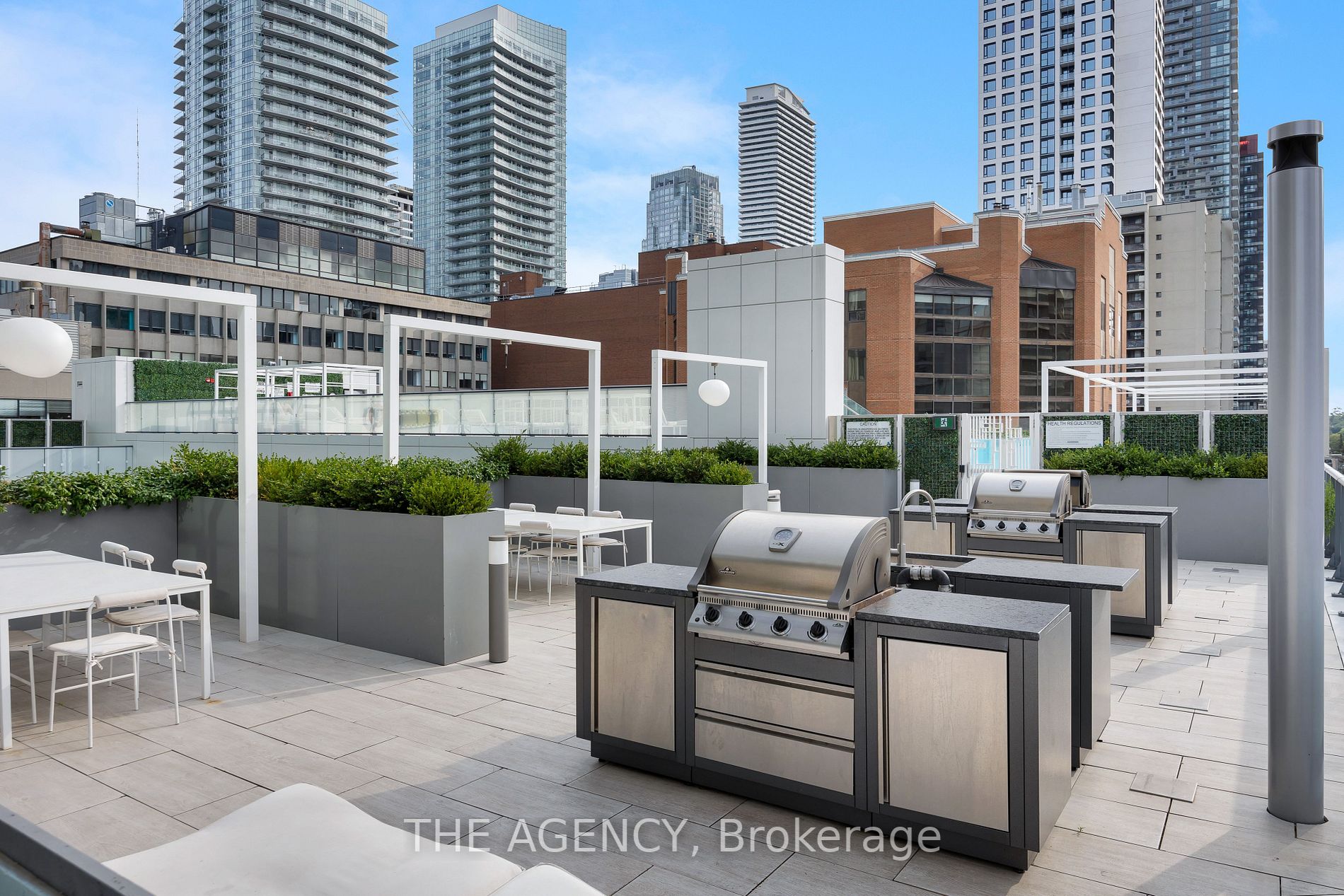 161 Roehampton Avenue, #804