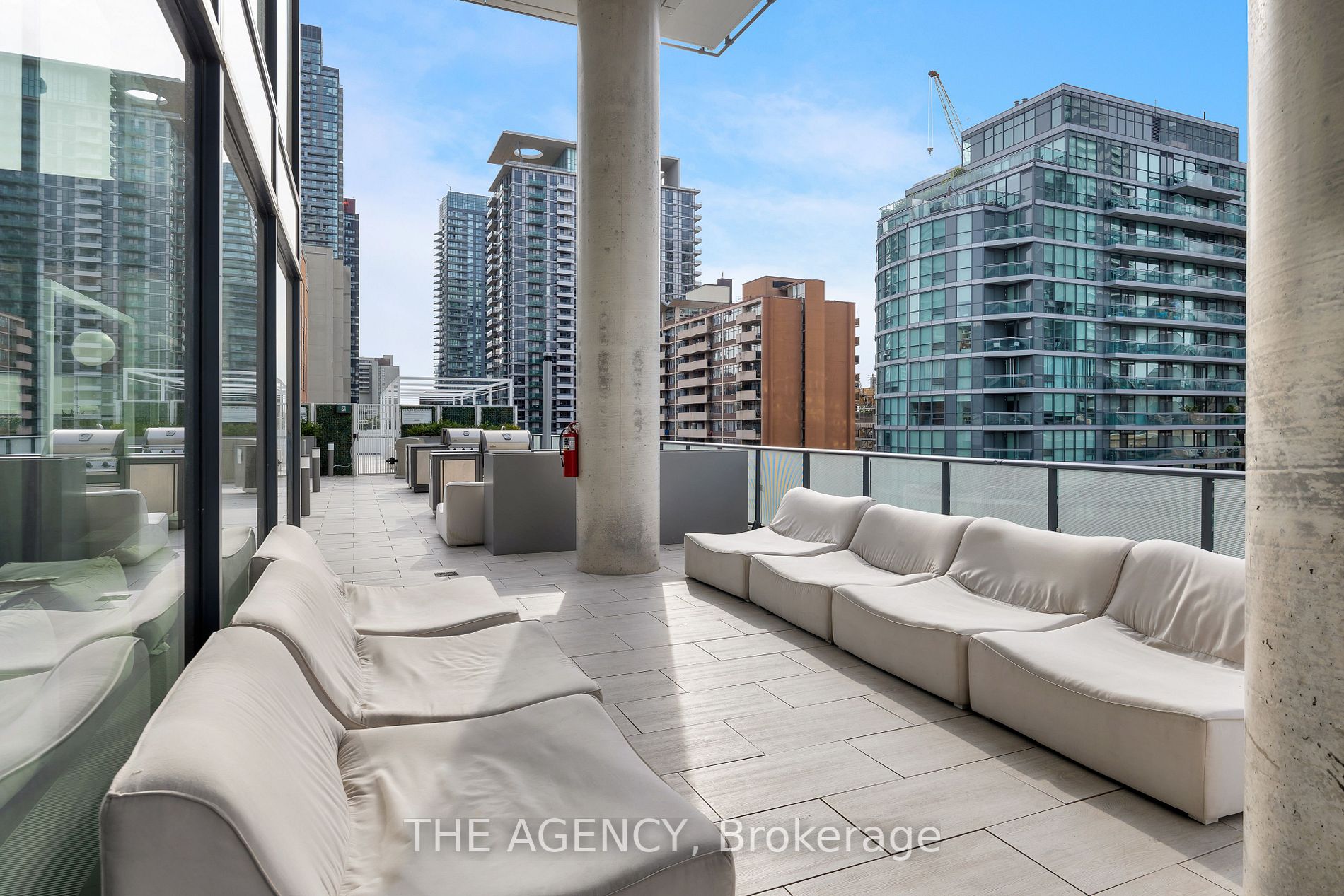 161 Roehampton Avenue, #804