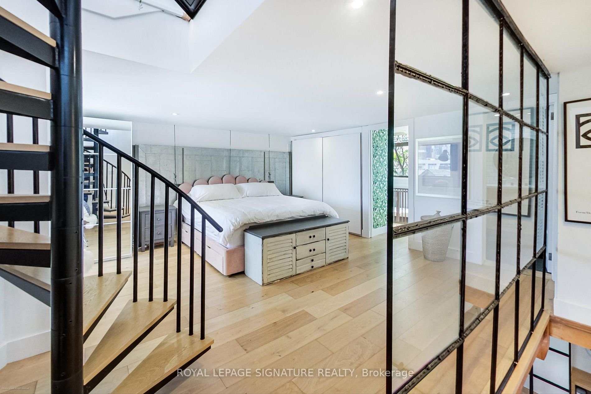 6 Littlehayes Lane