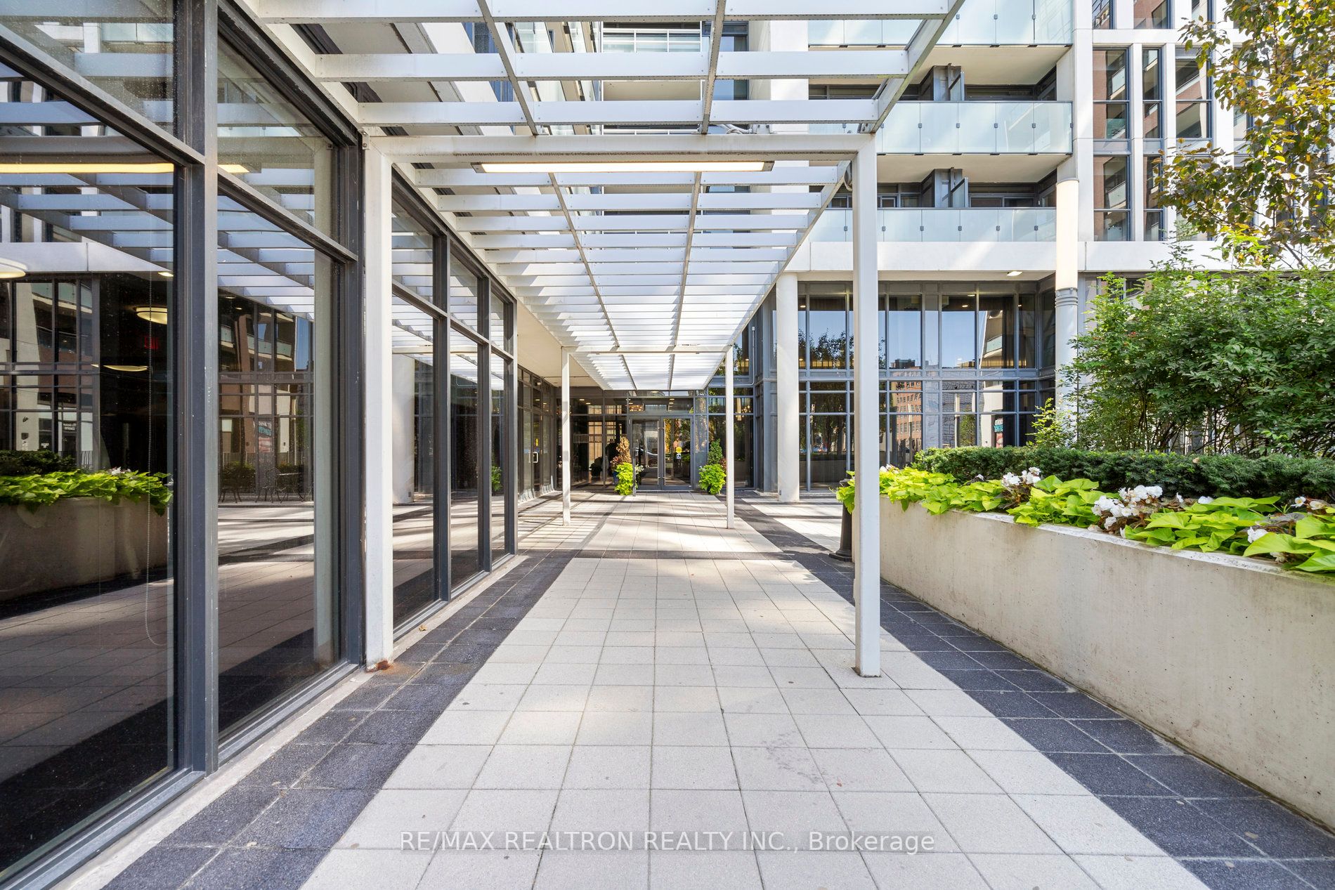 400 Adelaide St E, #306