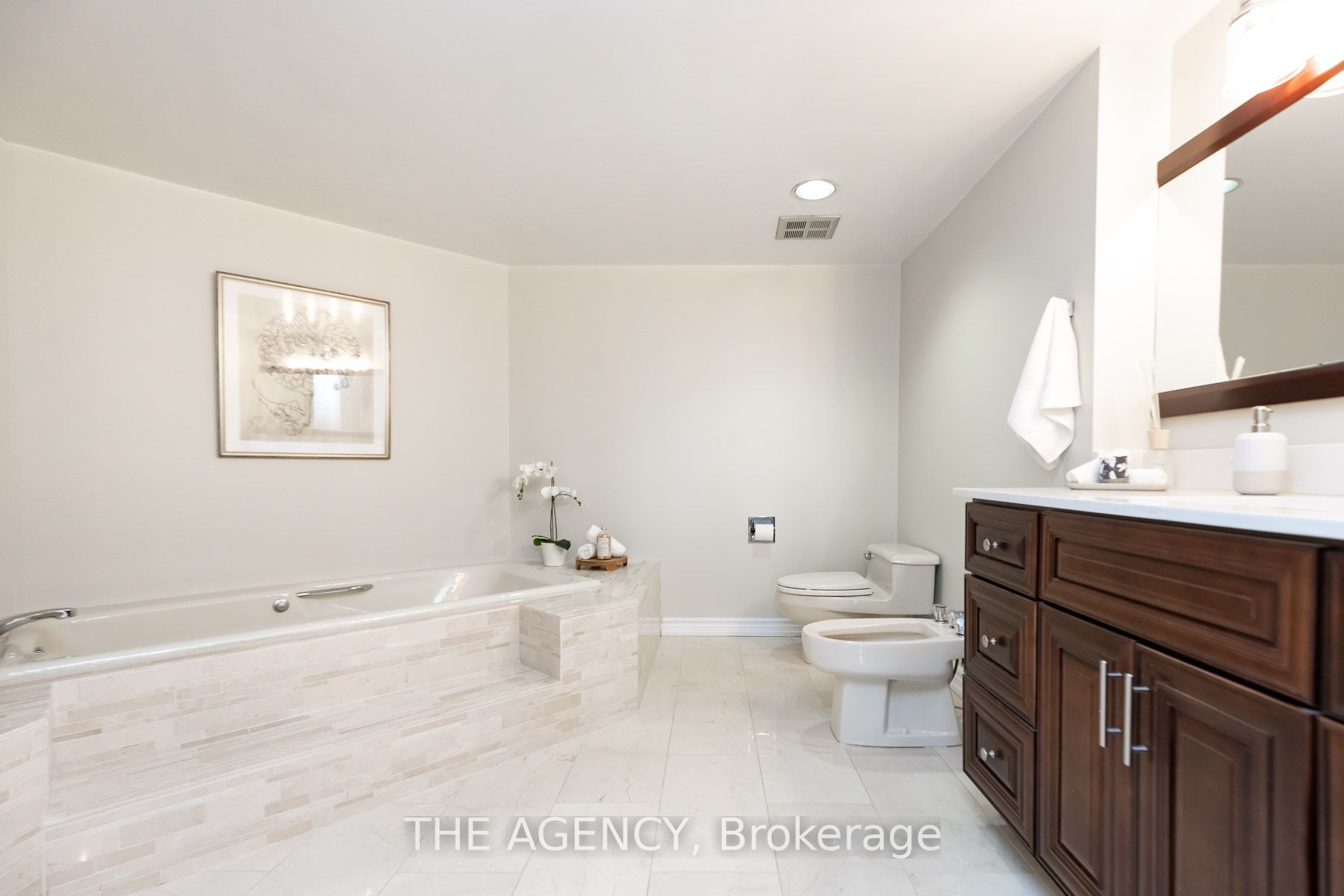 160 Frederick St, #803