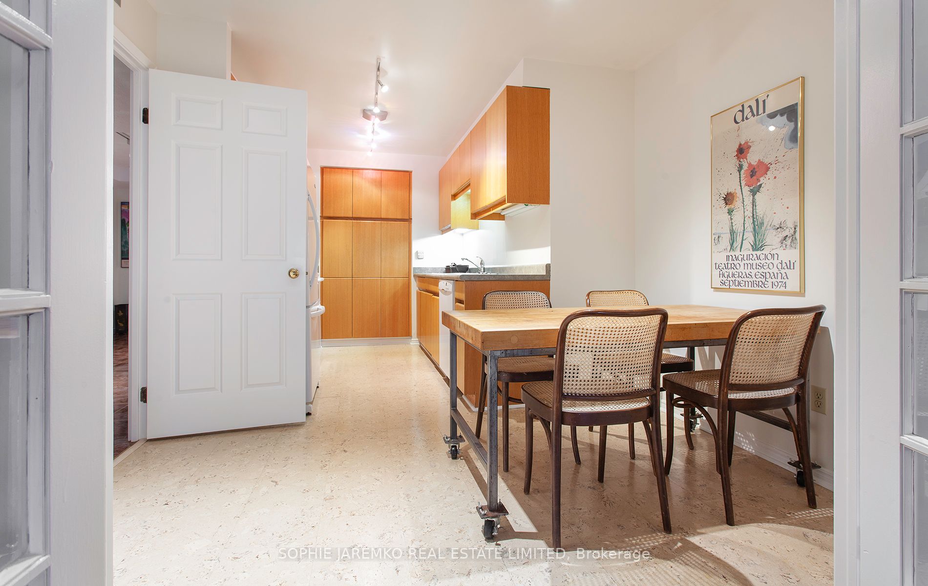160 Frederick St, #706